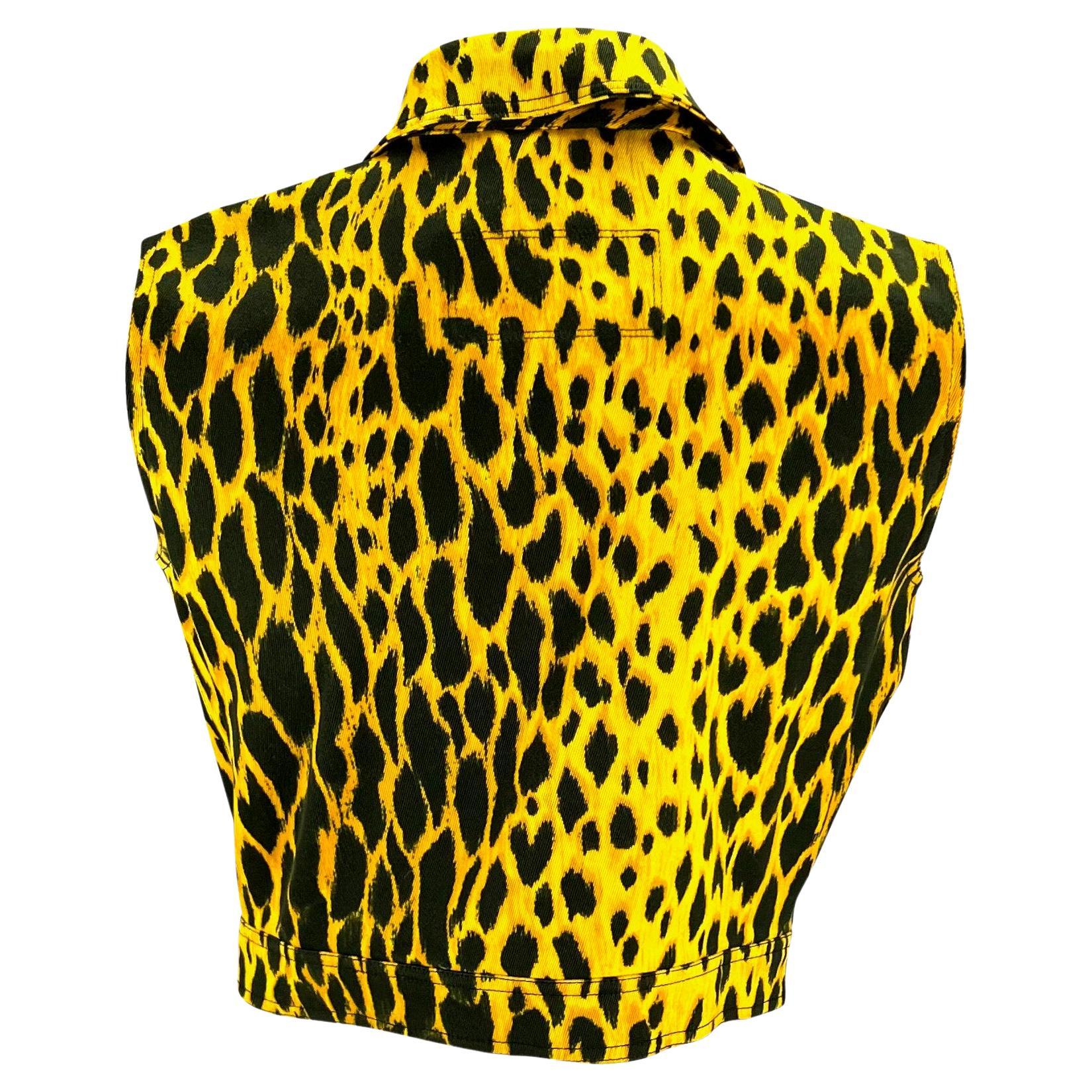 F/S 1992 Gianni Versace Gelbe Medusa Weste mit Leopardenmuster und Knopfleiste und Reißverschluss Top im Angebot 1