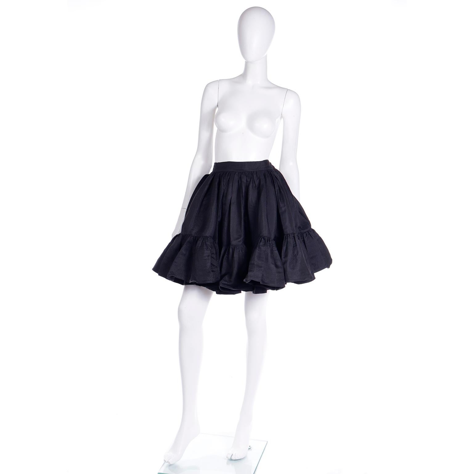 S/S 1992 Isaac Mizrahi Vintage Black Ruffled Mini Rodeo Skirt In Excellent Condition For Sale In Portland, OR