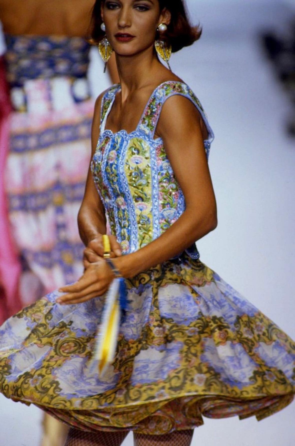 S/S 1992 Valentino Garavani Runway Ad Beaded Floral Pastel Flare Skirt Set en vente 4