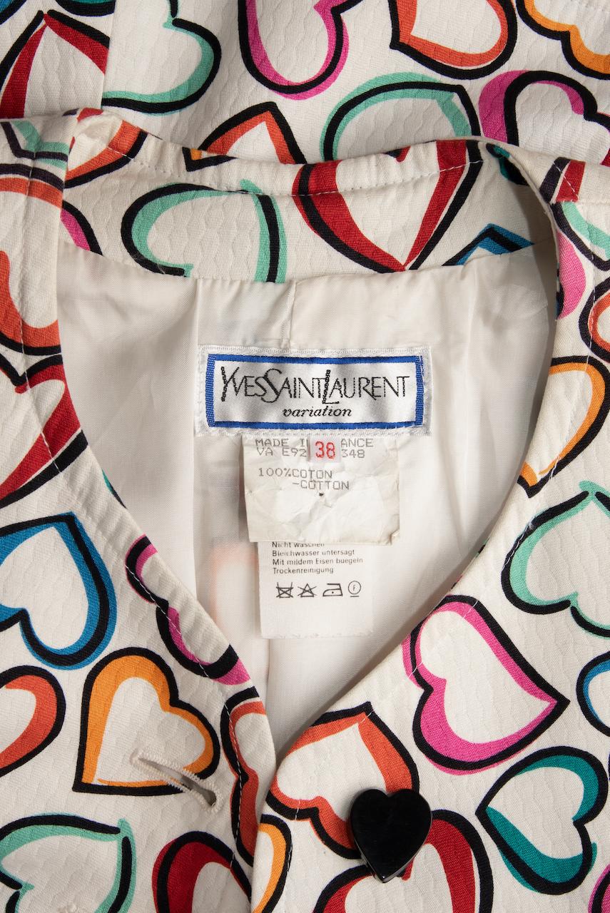 F/S 1992 YVES SAINT LAURENT Weiße Jacke oder Oberteil mit mehrfarbigem Herzdruck im Angebot 8
