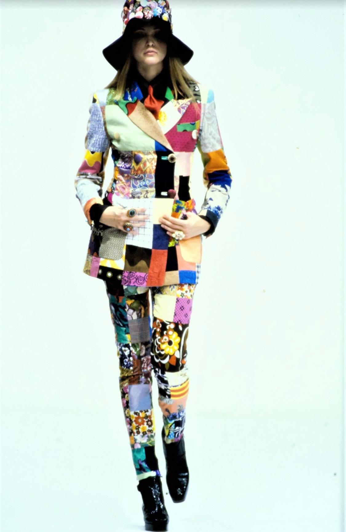 S/S 1993 Dolce & Gabbana Chaleco bohemio con botones de patchwork en Excelente estado para la venta en West Hollywood, CA