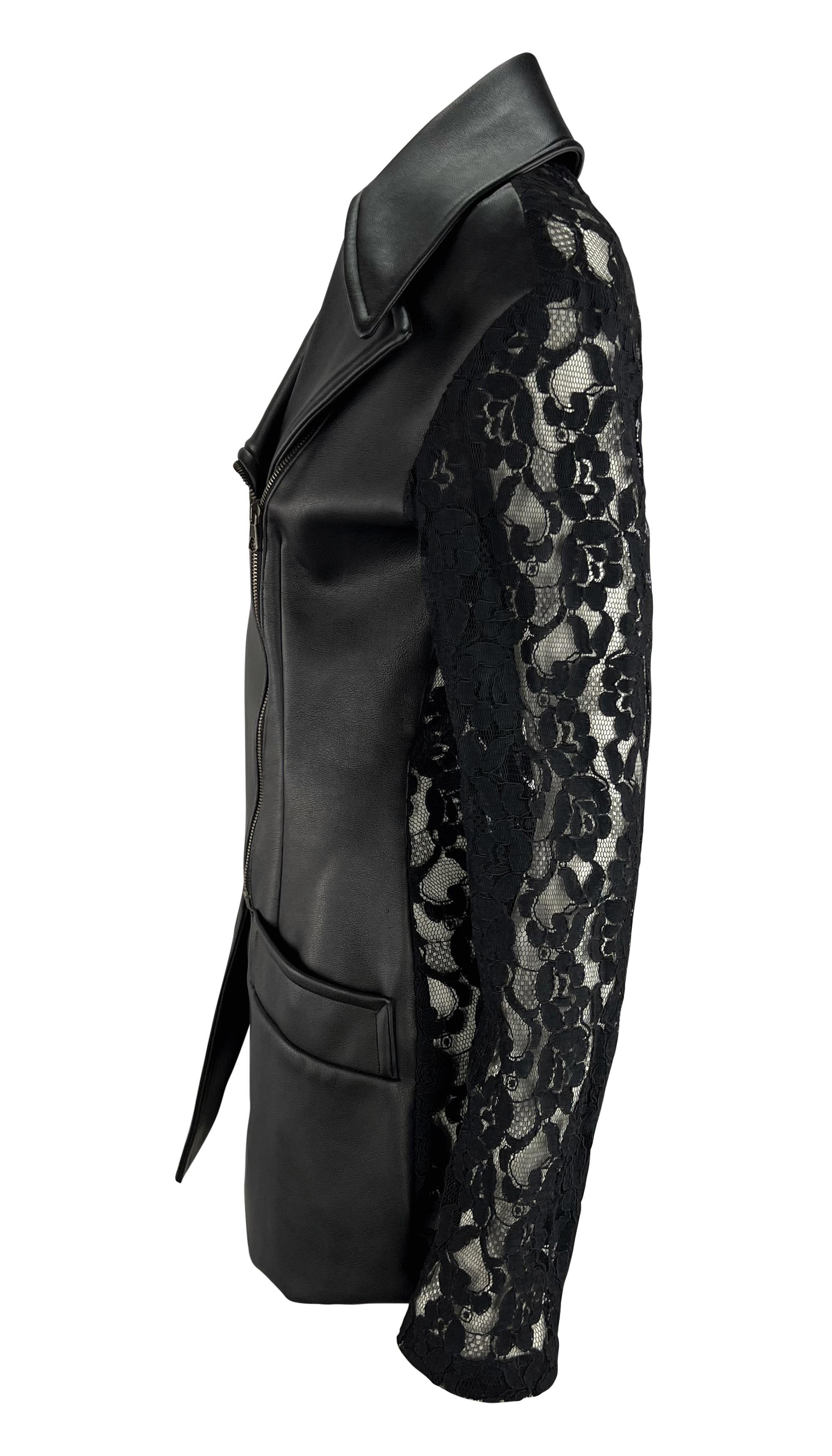 P/E 1993 Dolce & Gabbana Giacca biker con zip in pelle nera e pizzo trasparente senza schienale In condizioni ottime in vendita a West Hollywood, CA