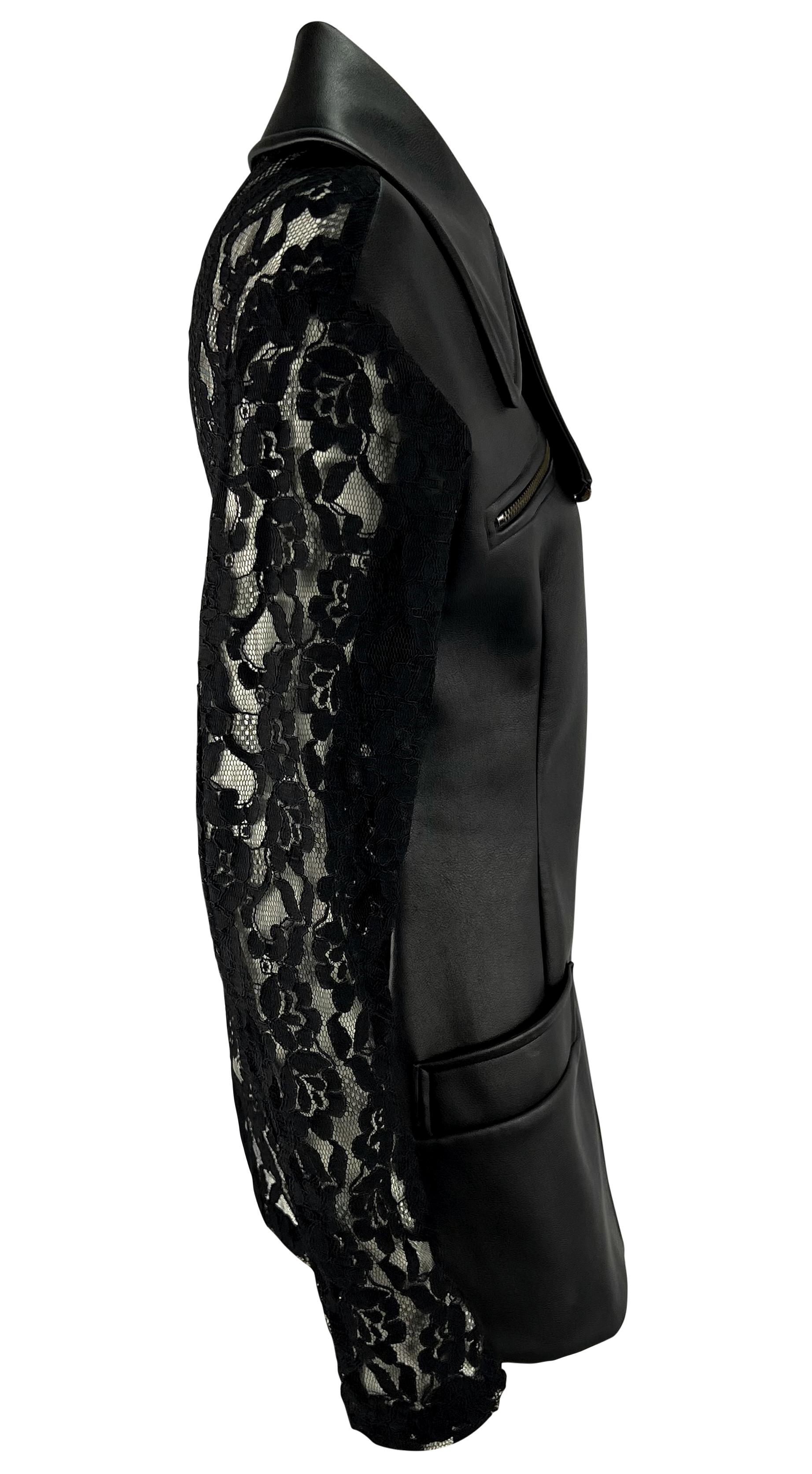 P/E 1993 Dolce & Gabbana Giacca biker con zip in pelle nera e pizzo trasparente senza schienale in vendita 1