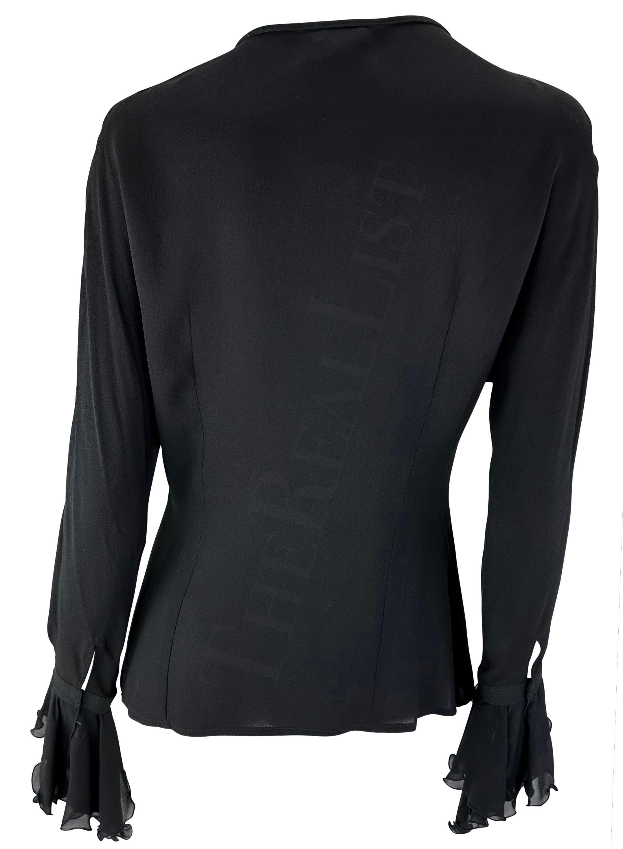 F/S 1993 Gianni Versace Schwarzes Laufsteg-Daunenoberteil mit Knopfleiste im Angebot 1