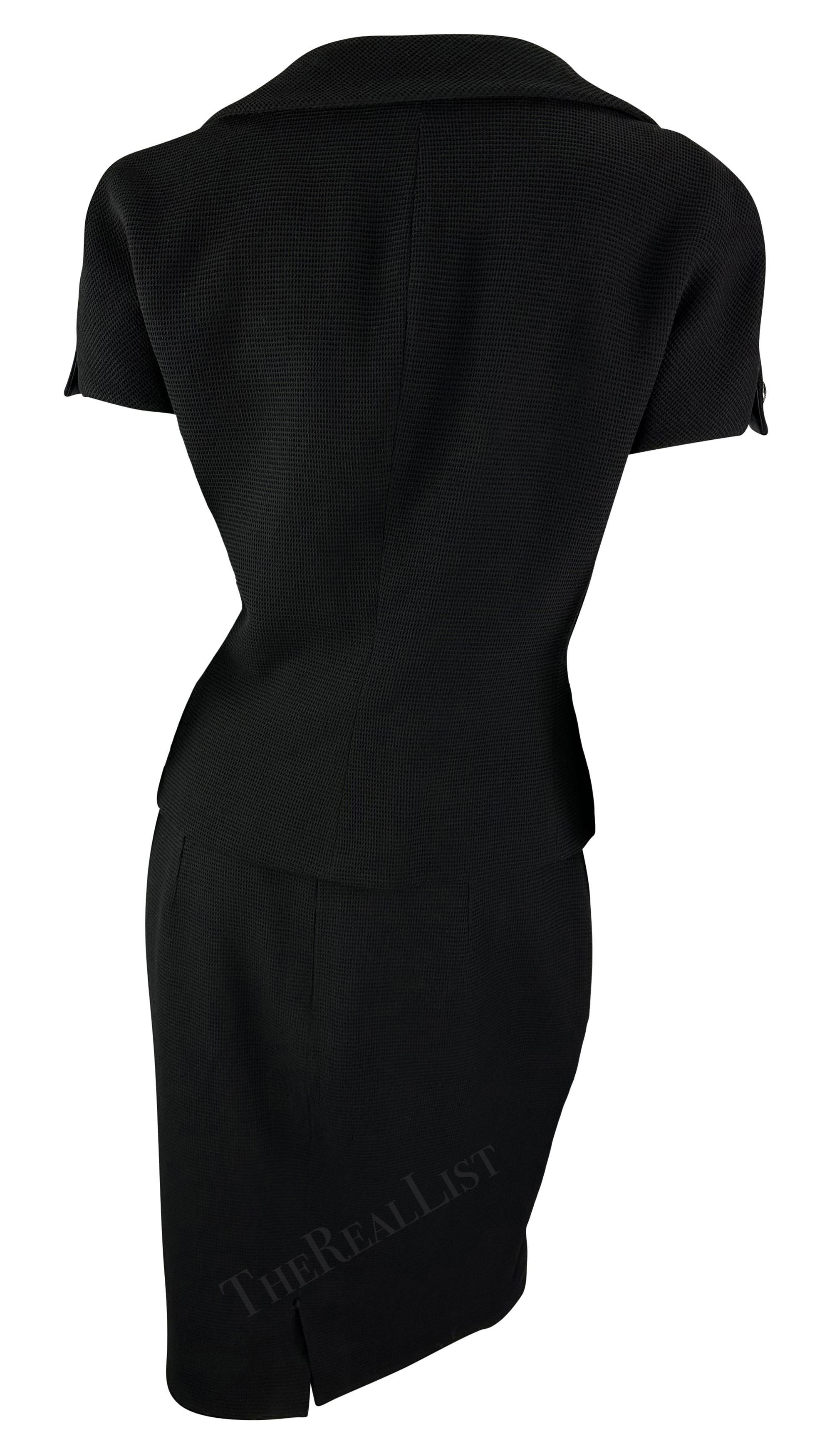 P/E 1993 Gianni Versace - Completo con gonna a doppio petto in maglia waffle nera in vendita 3