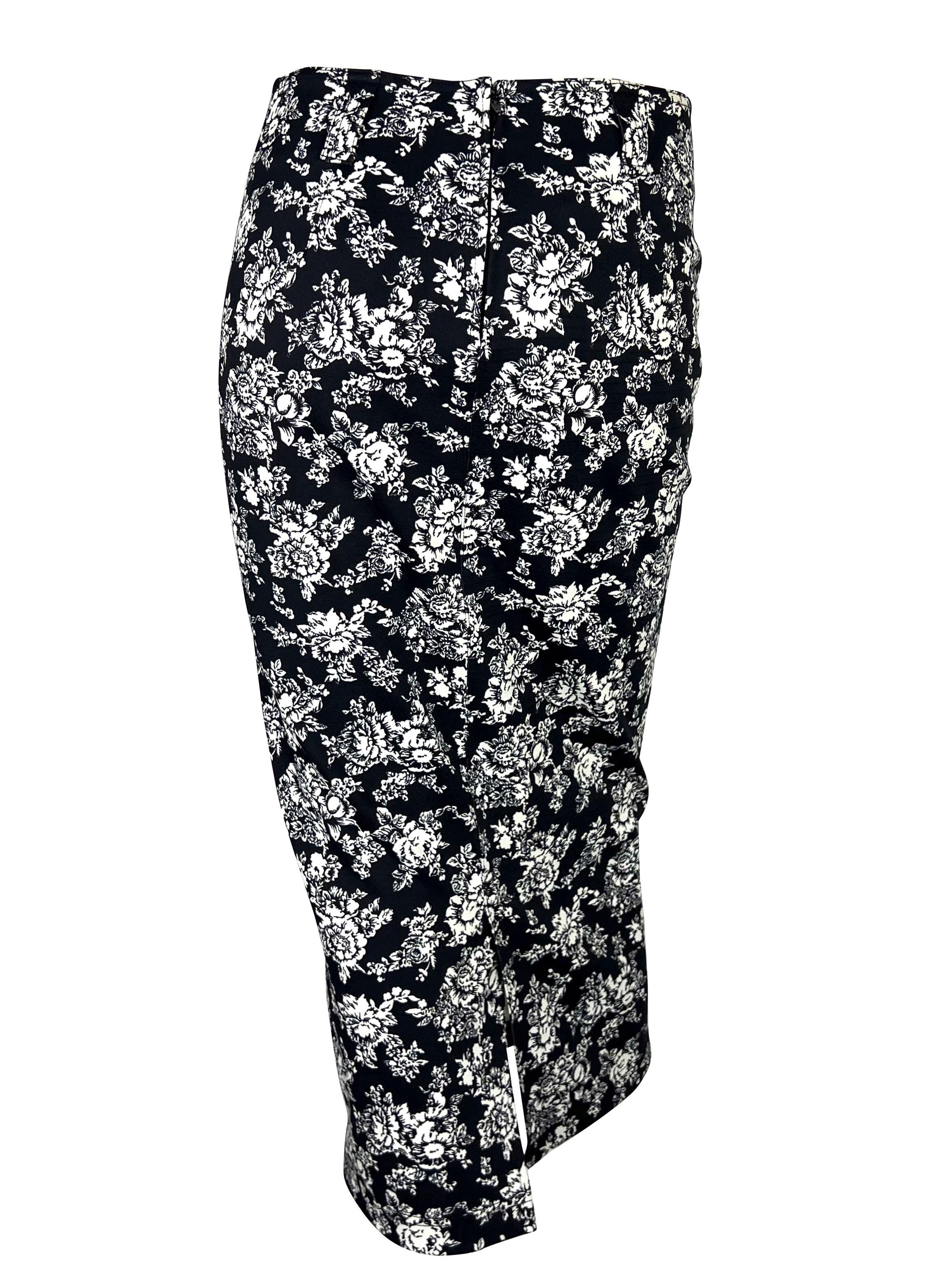 S/S 1993 Gianni Versace Black White Floral Stretch Spandex Rubber Blend Skirt In Good Condition For Sale In West Hollywood, CA