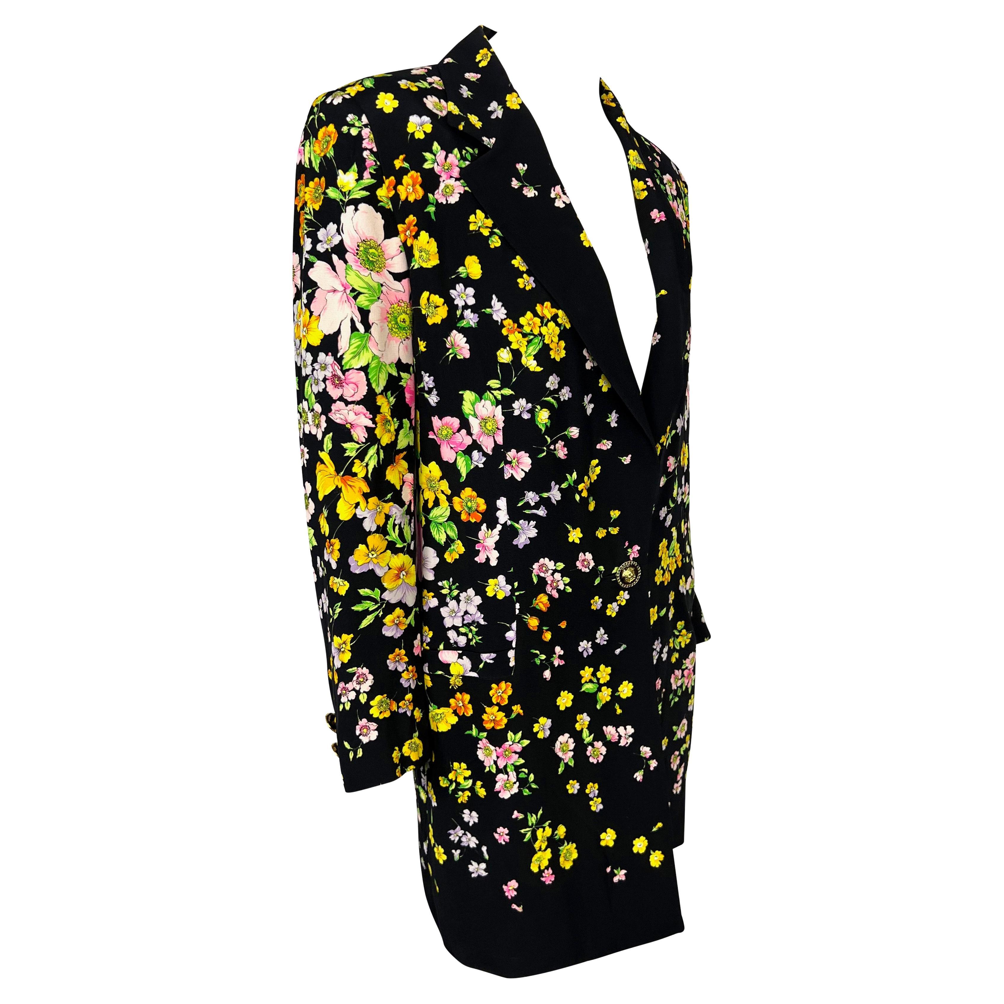 S/S 1993 Gianni Versace Couture Black Floral Print Silk Medusa Blazer Jacket For Sale 1