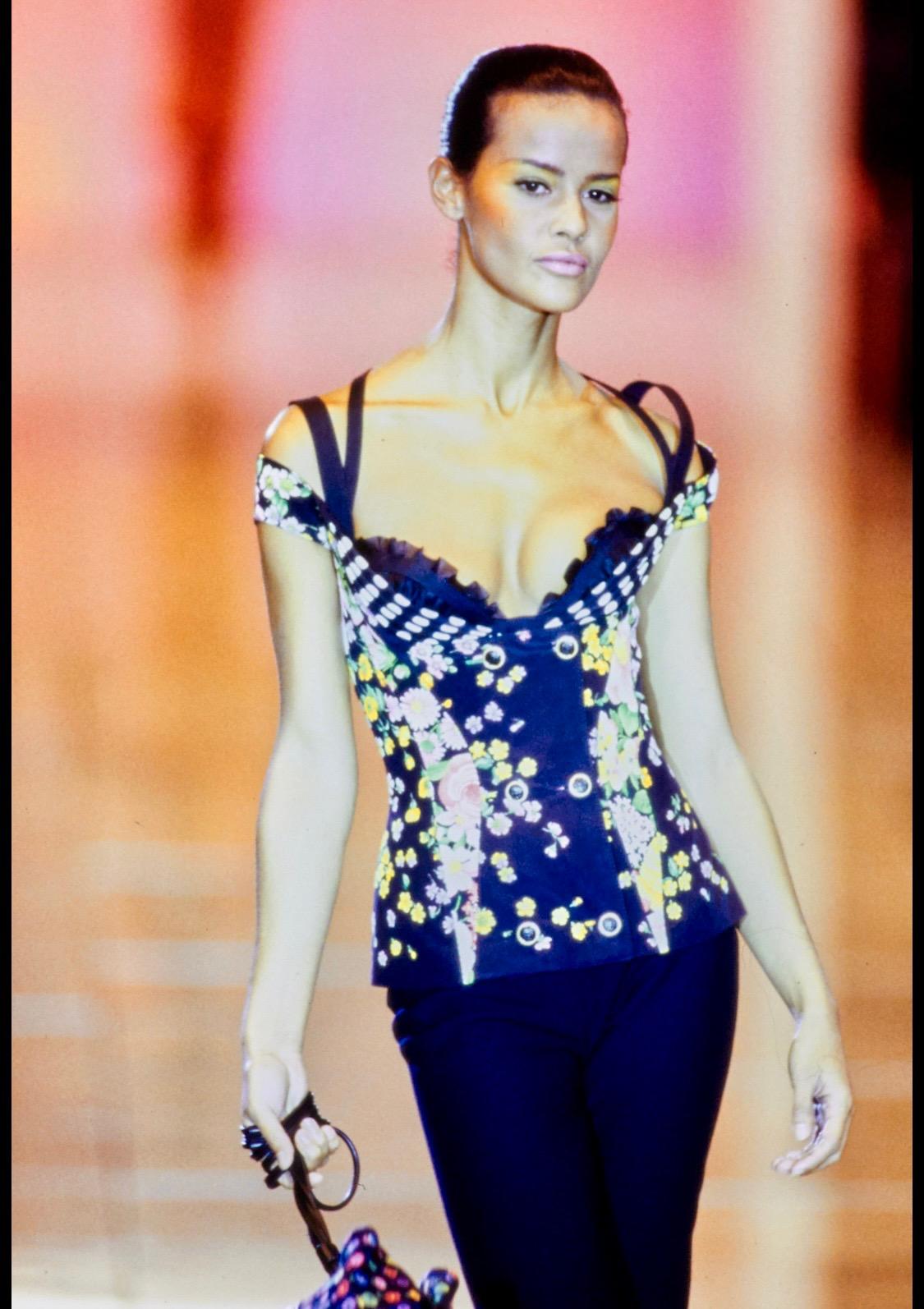 S/S 1993 Gianni Versace Couture Veste blazer Medusa en soie à imprimé floral noir en vente 4