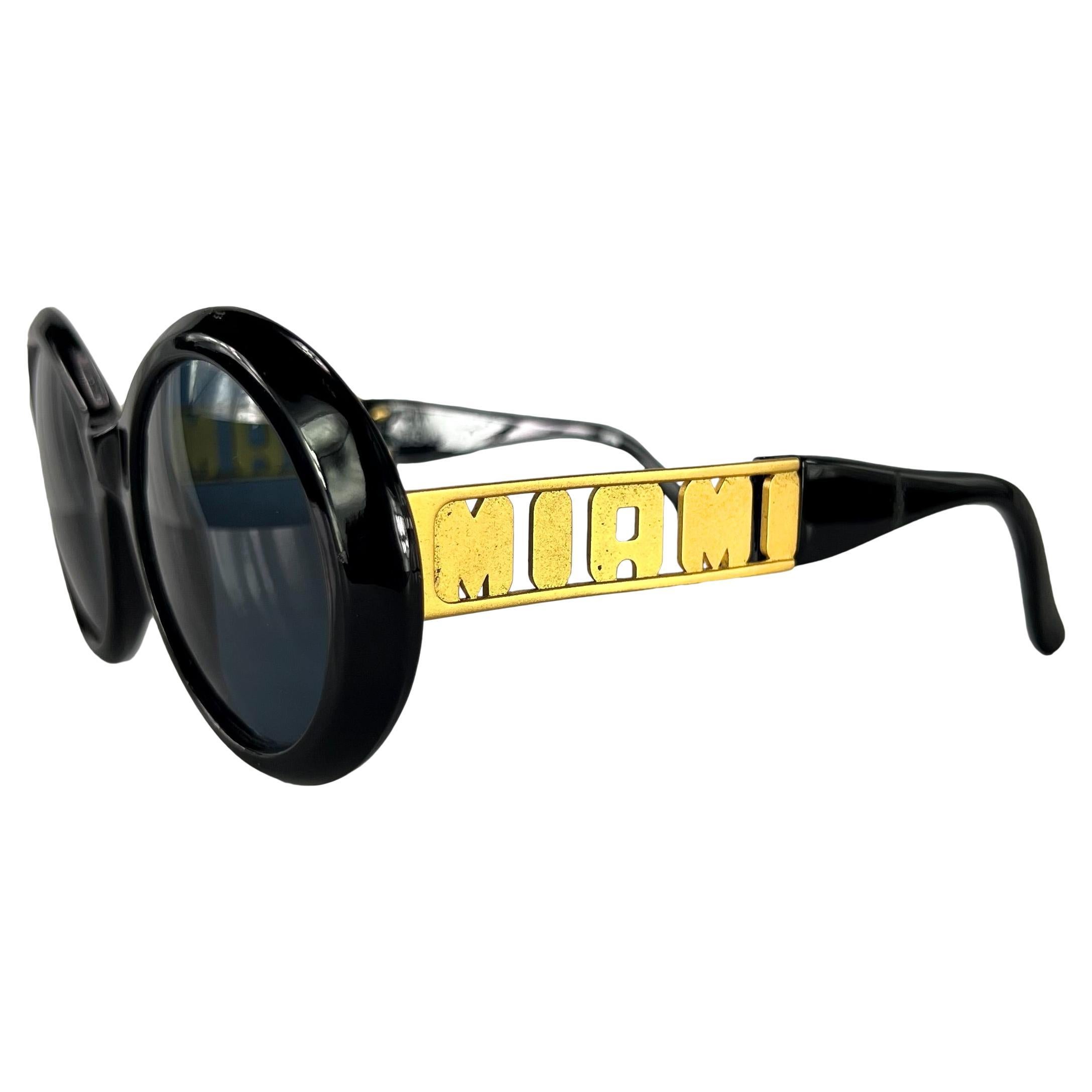 Women's S/S 1993 Gianni Versace 'Miami' Gold Tone Metal Frame Black Round Sunglasses For Sale