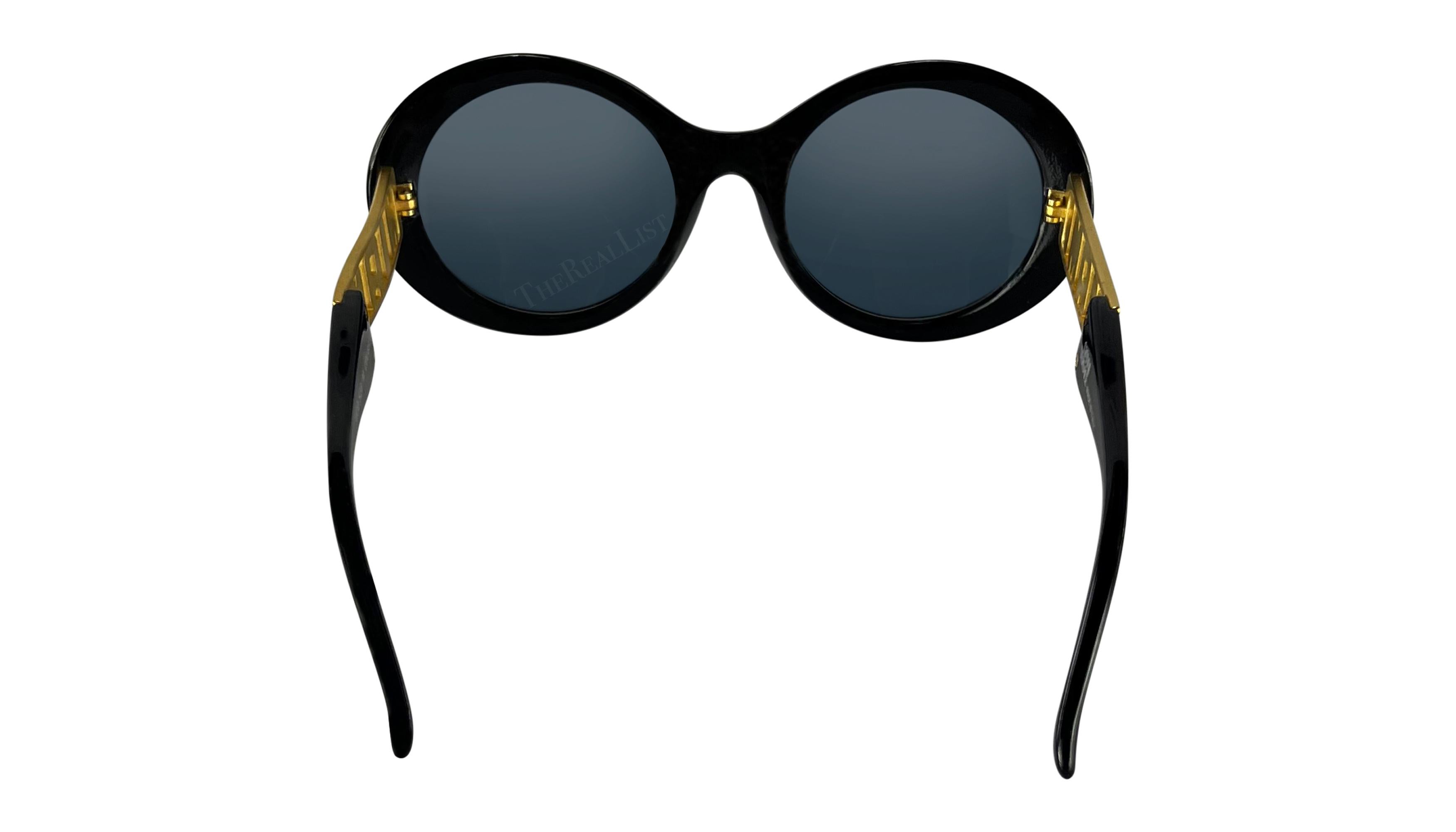 S/S 1993 Gianni Versace 'Miami' Gold Tone Metal Frame Black Round Sunglasses For Sale 2