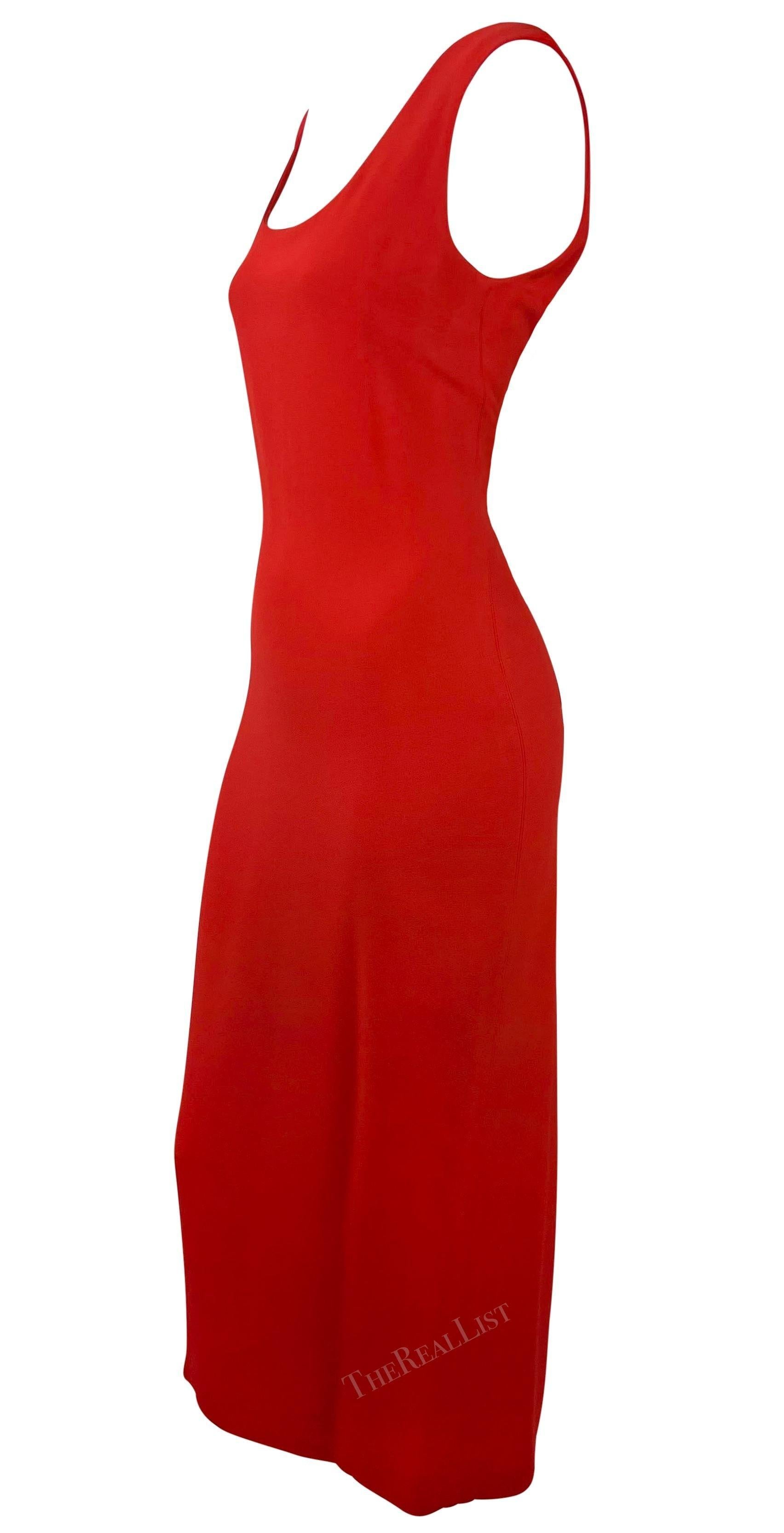 S/S 1993 Gianni Versace Runway Ad Rotes ärmelloses Kleid mit tiefem Rückenausschnitt im Angebot 3