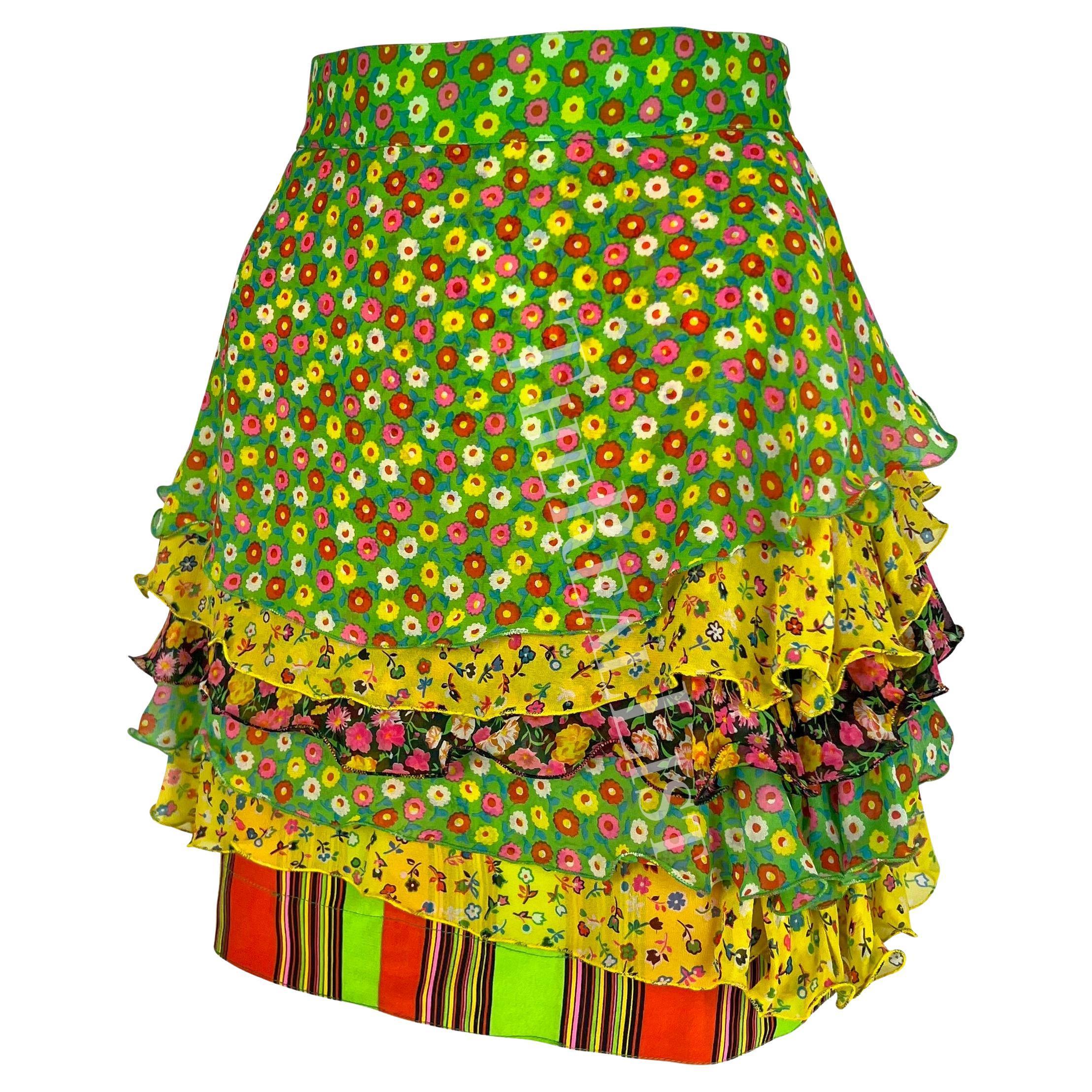 P/E 1993 Gianni Versace: minigonna a pieghe floreale multicolore In condizioni ottime in vendita a West Hollywood, CA