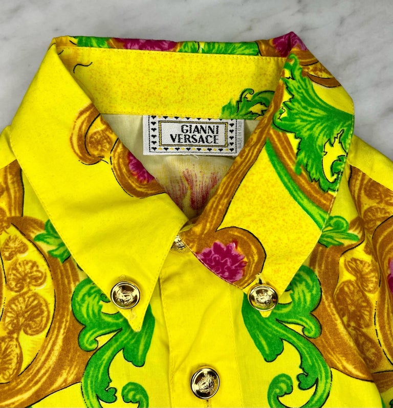 S/S 1993 Gianni Versace Yellow Miami Beach Sun Print Short Sleeve Button Up Top For Sale 4