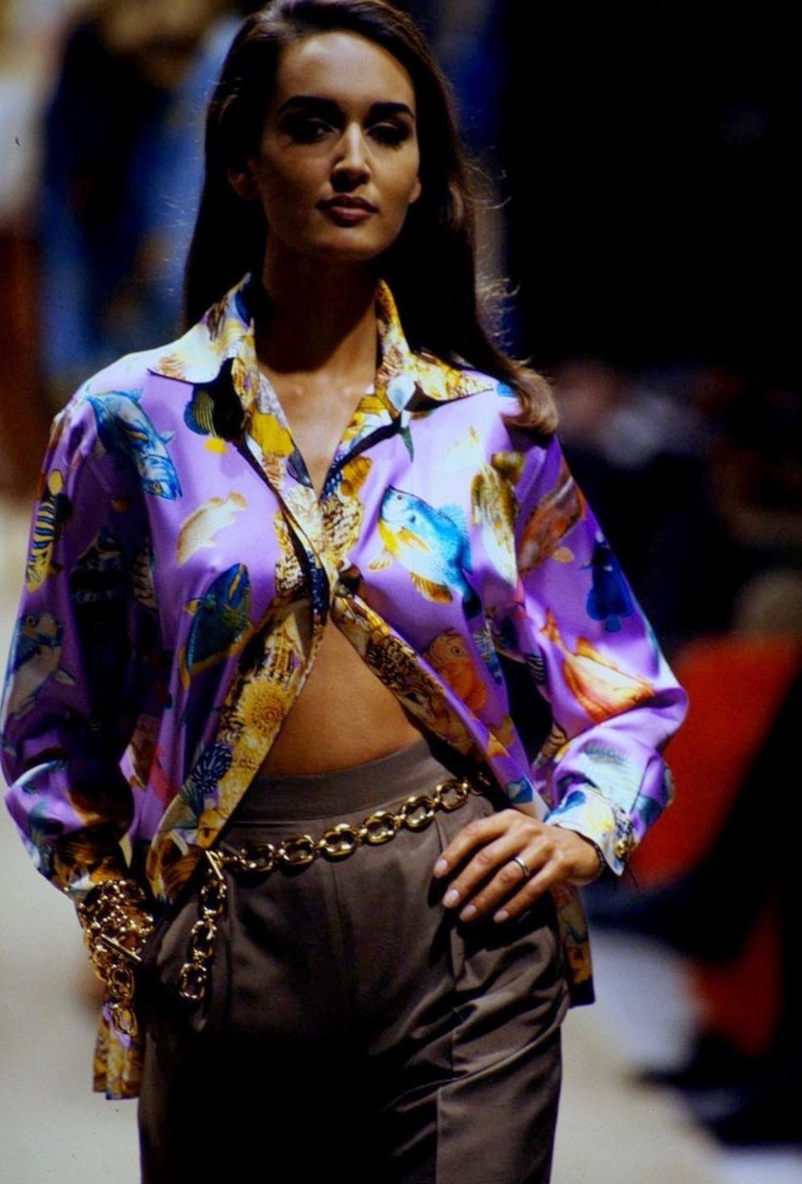 S/S 1992 Gucci Runway Ad Blue Sea Life Fish Print GG Logo Button Up Blouse Bon état - En vente à West Hollywood, CA