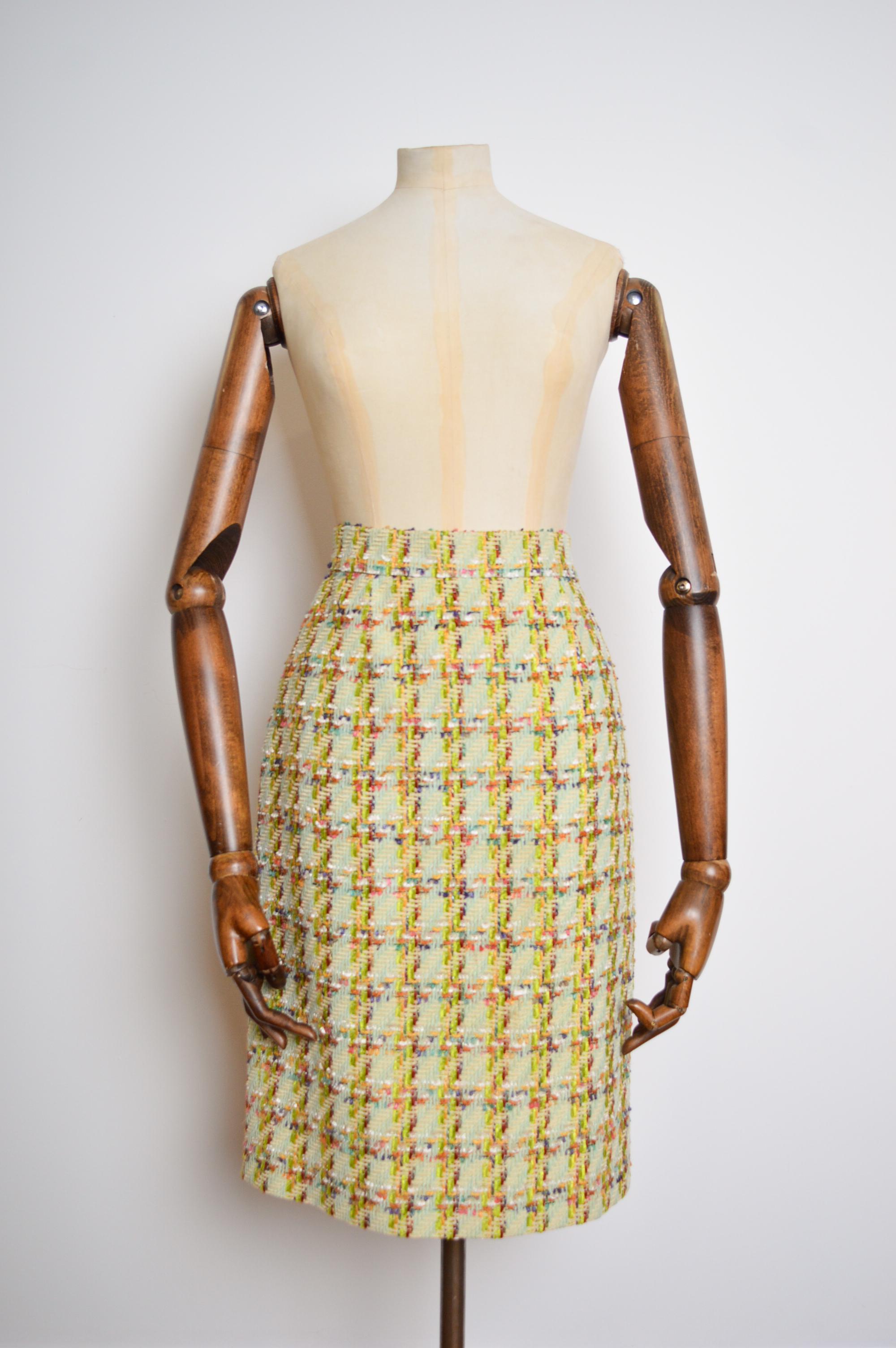 S/S 1993 ROCHAS Jewel Tone Lime Green Tweed Boucle Jacket & Skirt Matching Set For Sale 5