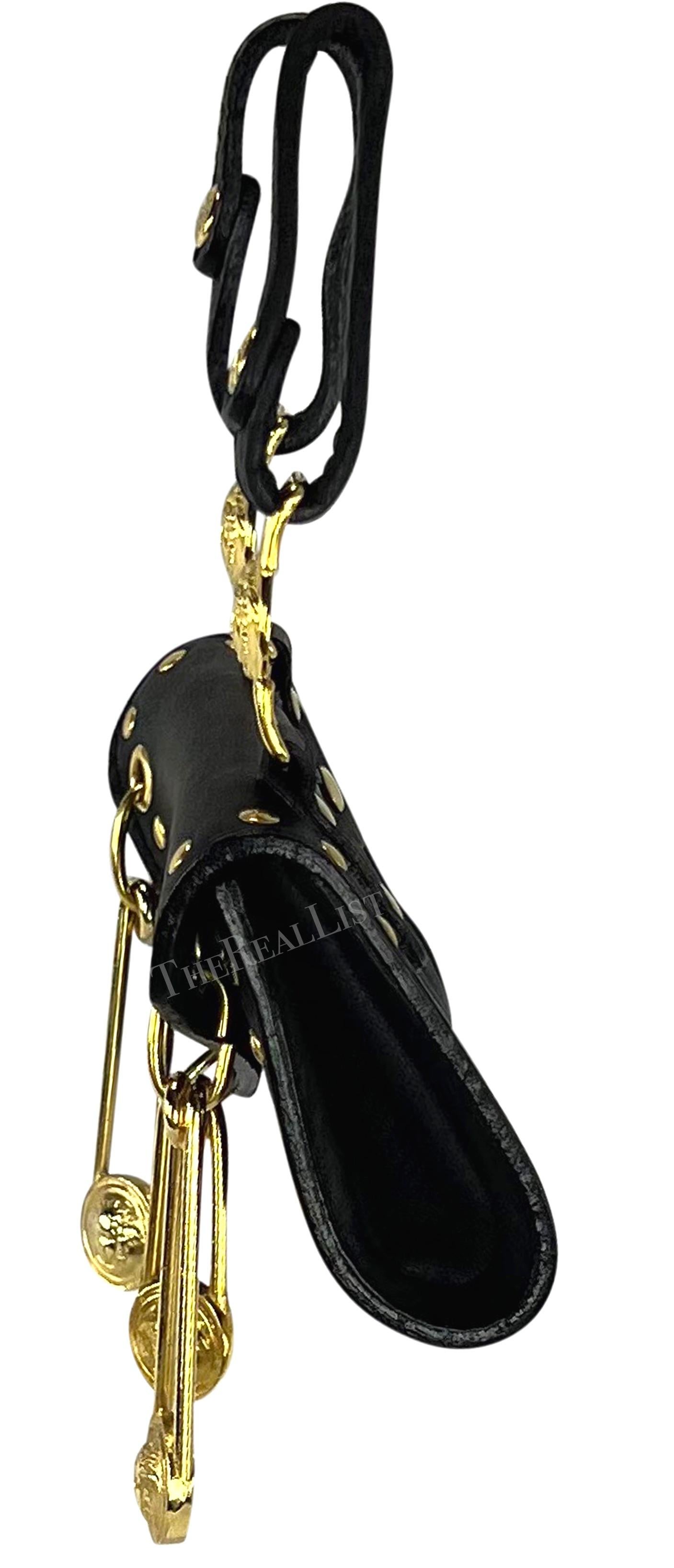 S/S 1994 Gianni Versace Noir Cuir Gold-Tone Safety Pin Belt Mini Bag Pouch Excellent état - En vente à Philadelphia, PA