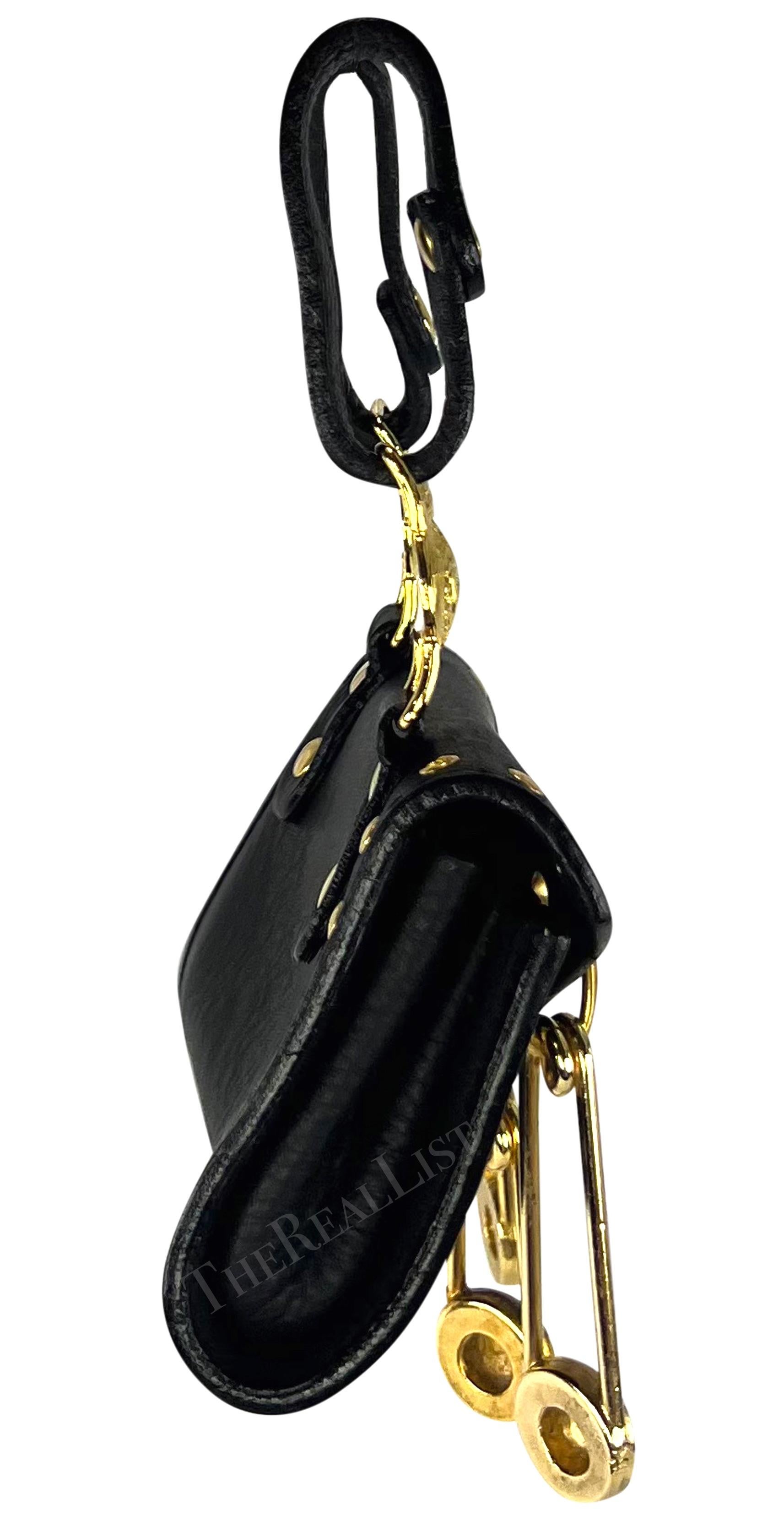 S/S 1994 Gianni Versace Noir Cuir Gold-Tone Safety Pin Belt Mini Bag Pouch en vente 1