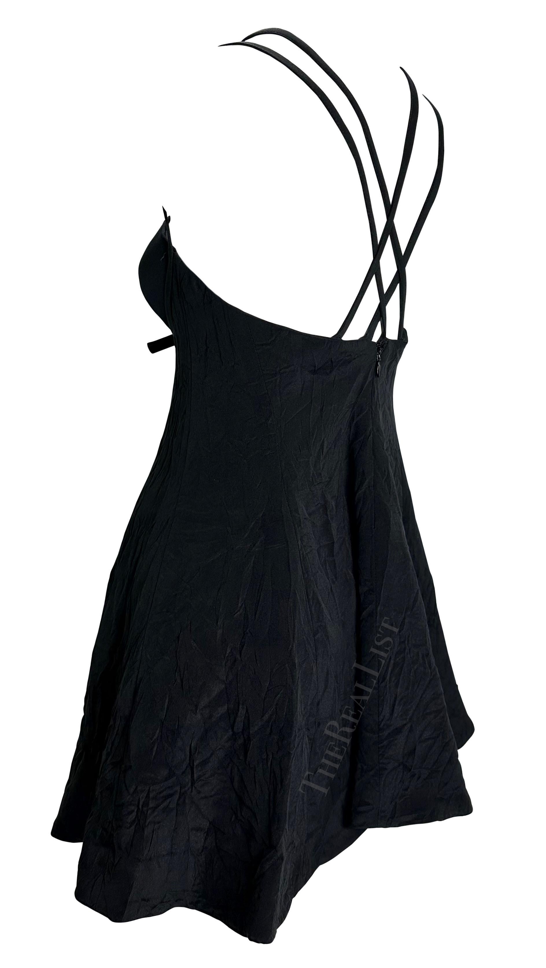 Gianni Versace, mini-robe baby doll évasée et plissée noire, P/E 1994 Pour femmes en vente
