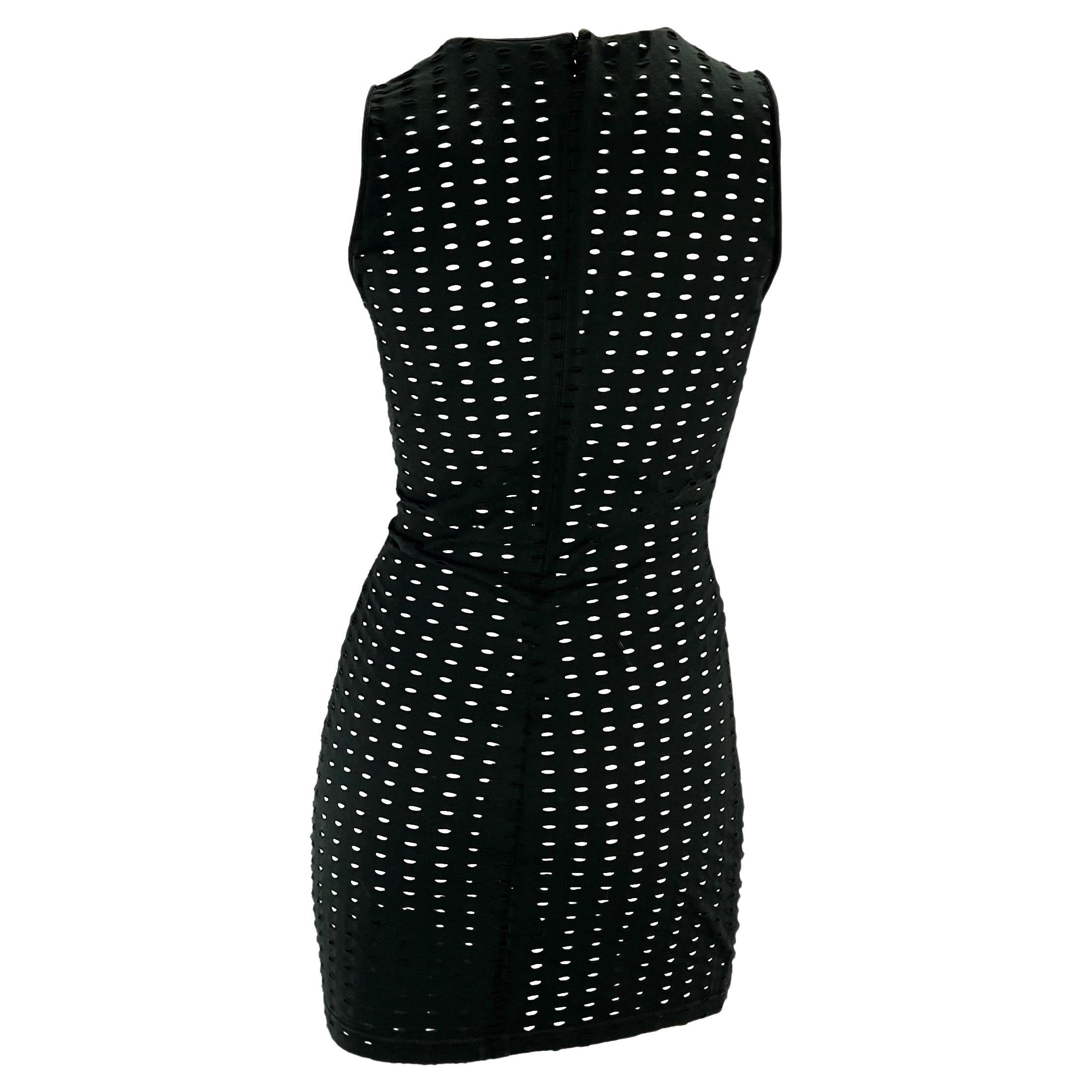  Robe sans manches à œillets extensibles noire Gianni Versace Couture S 1994 Pour femmes 