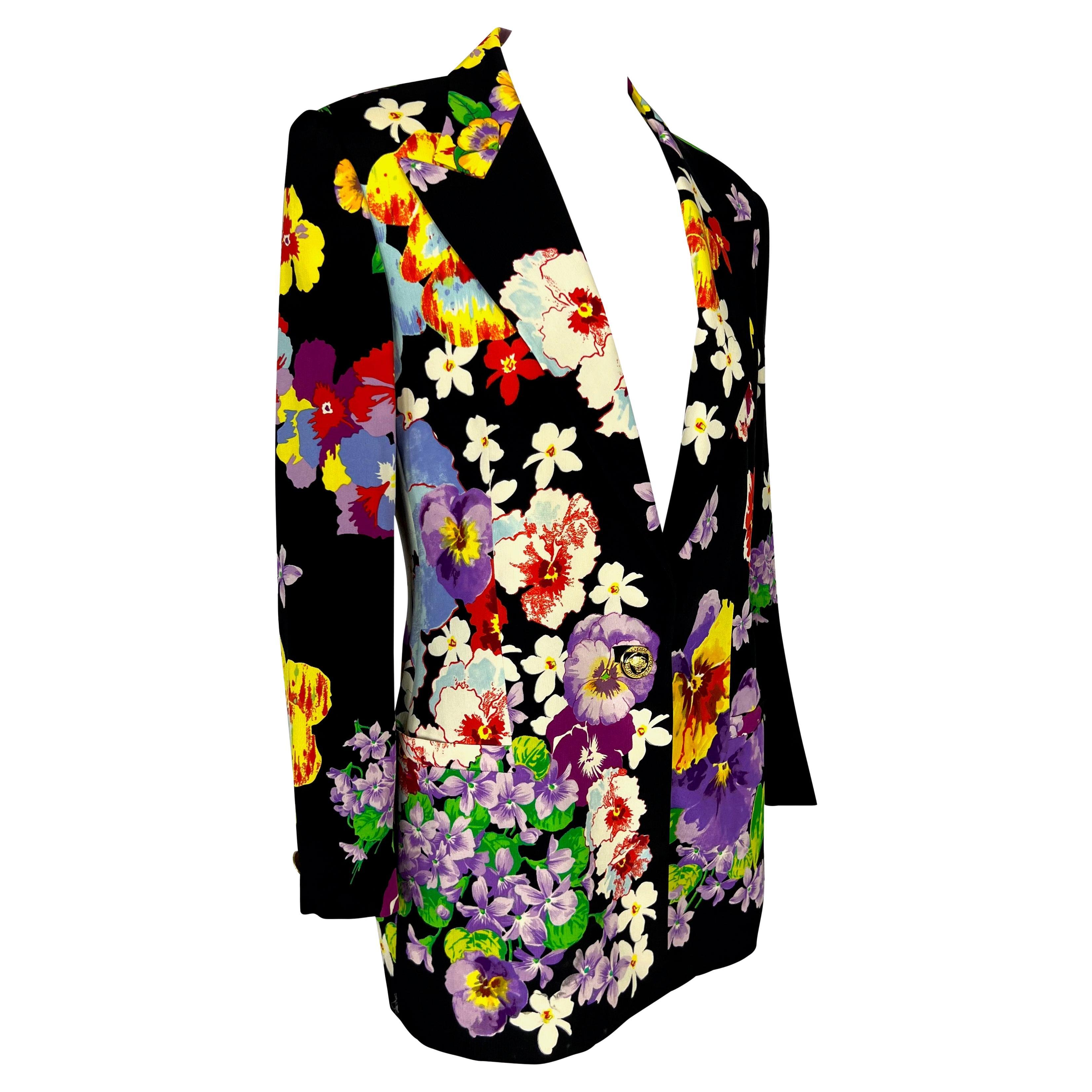 S/S 1994 Gianni Versace Couture Floral Print Black Silk Blazer Jacket In Good Condition For Sale In West Hollywood, CA