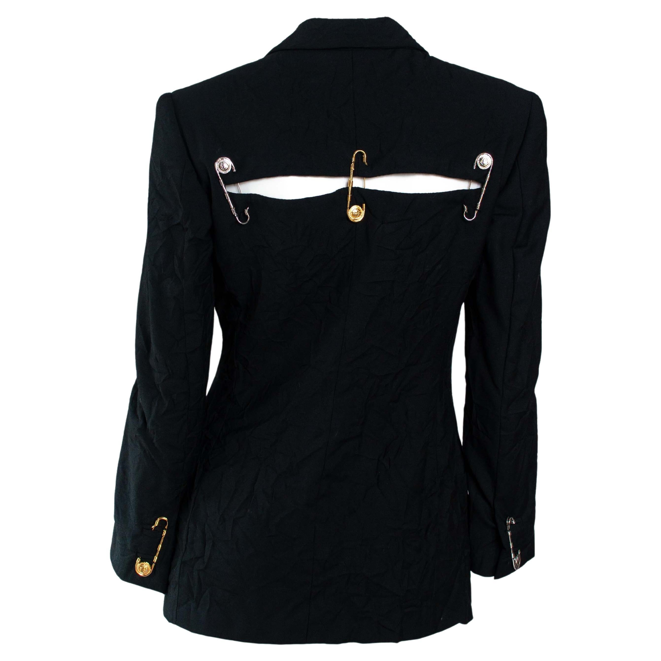 Donna S/S 1994 Gianni Versace Couture Medusa Safety Pin Blazer Runway in vendita