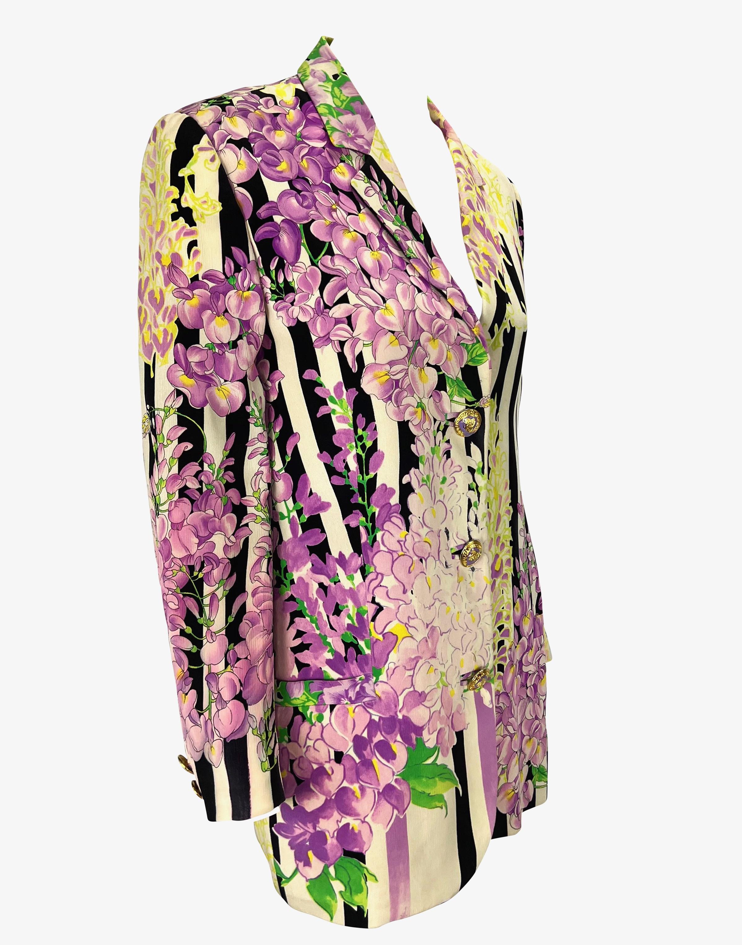 F/S 1994 Gianni Versace Couture Lila Weißer Blazer mit Blumendruck aus Seide mit Blumendruck im Angebot 1