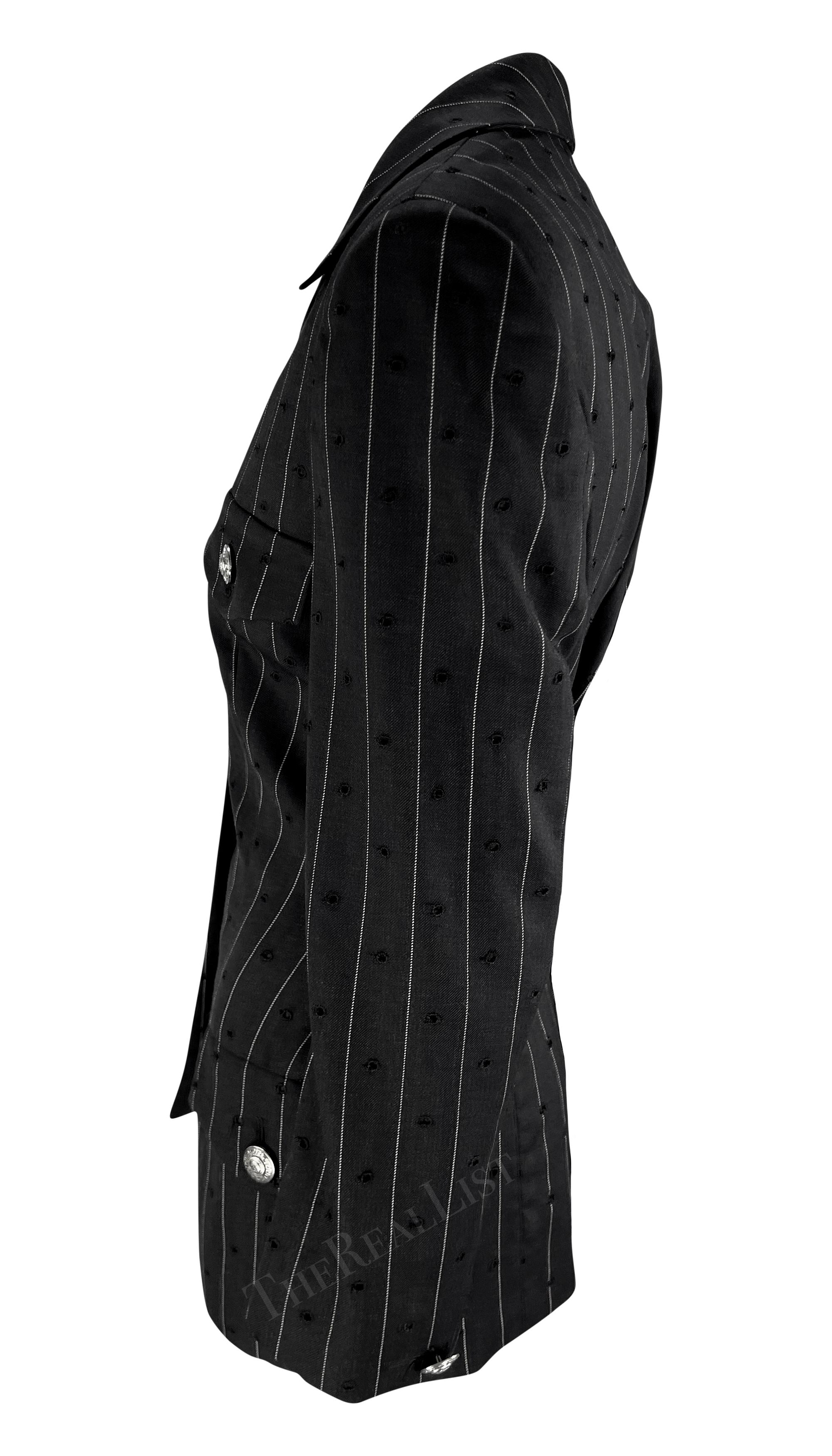 Giacca Blazer con taschino Medusa con ritaglio di occhielli di Gianni Versace per la P/E 1994 In condizioni ottime in vendita a West Hollywood, CA