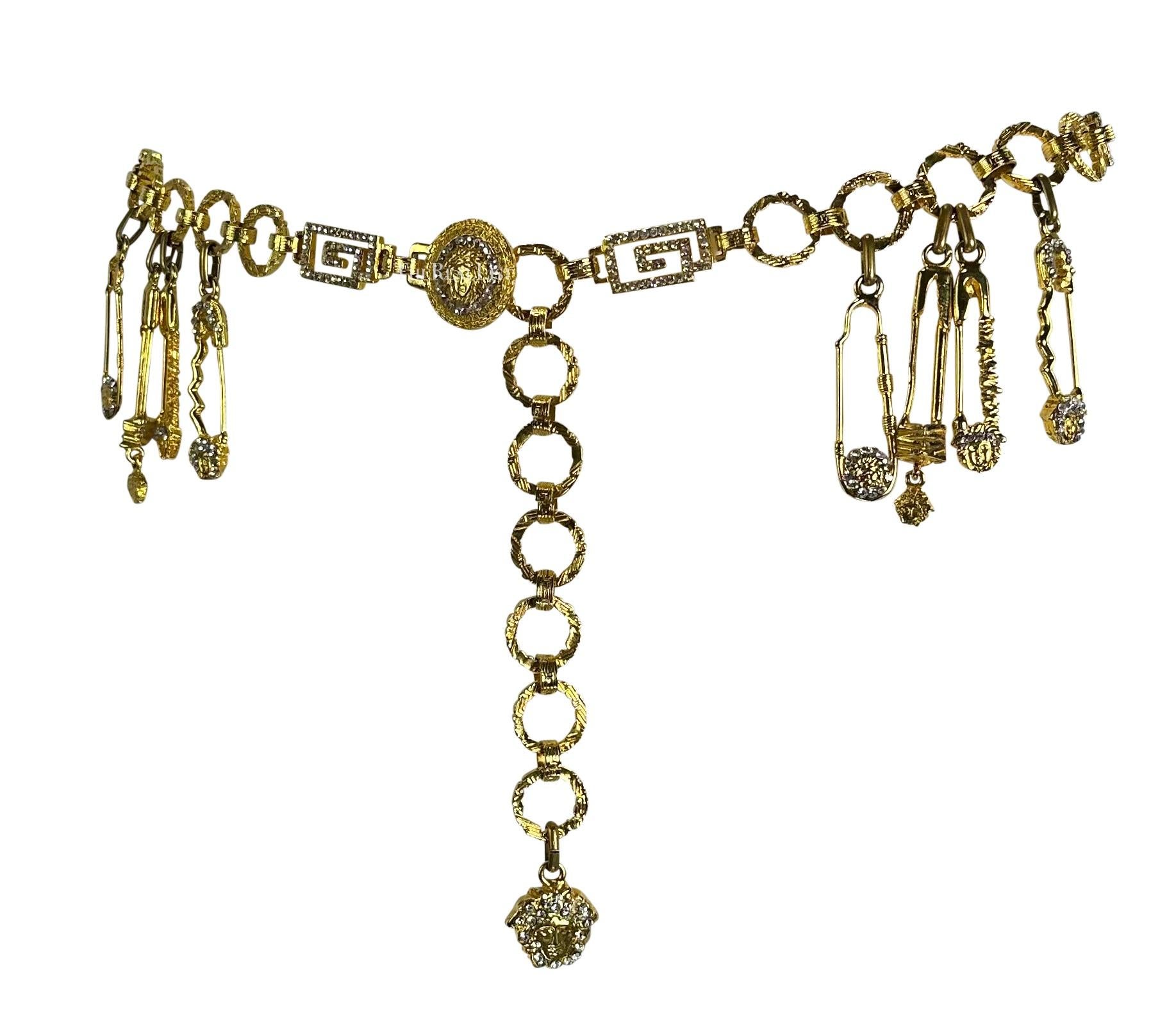 S/S 1994 Gianni Versace Gold Tone Rhinestone Safety Pin Medusa Chain Belt  Pour femmes en vente