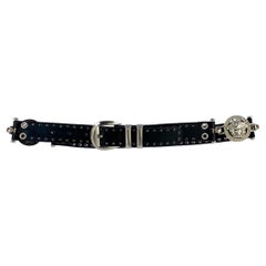 S/S 1994 Gianni Versace Medusa Medallion Ceinture à œillets en cuir noir