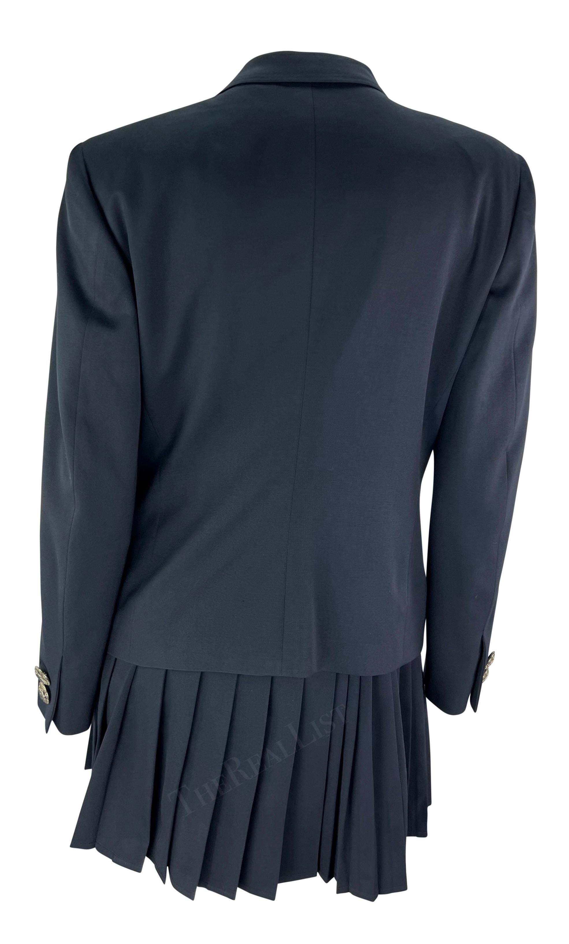 Donna P/E 1994 Gianni Versace Mini Gonna Plissettata Navy Abito doppio petto Medusa in vendita