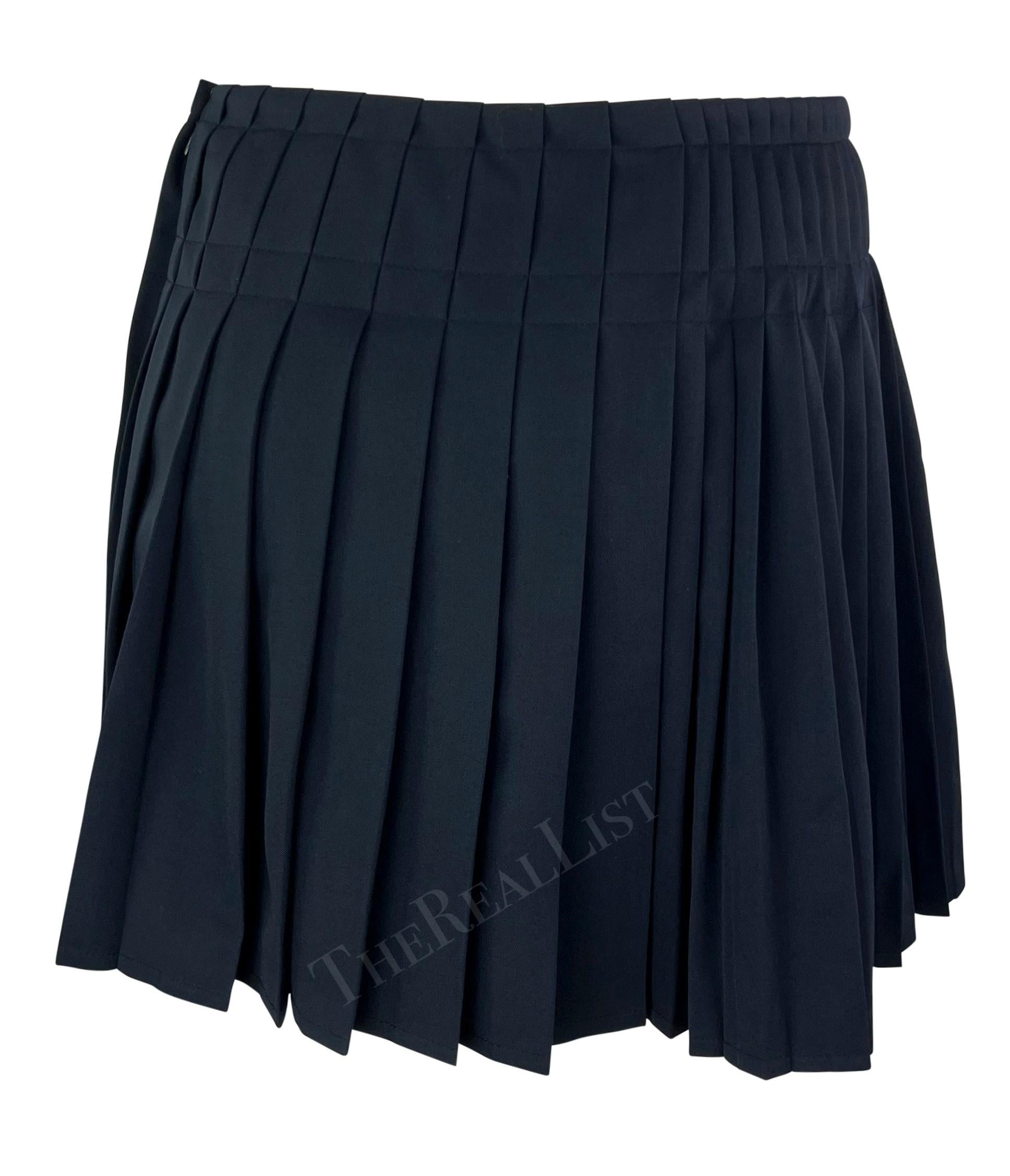 P/E 1994 Gianni Versace Mini Gonna Plissettata Navy Abito doppio petto Medusa in vendita 4