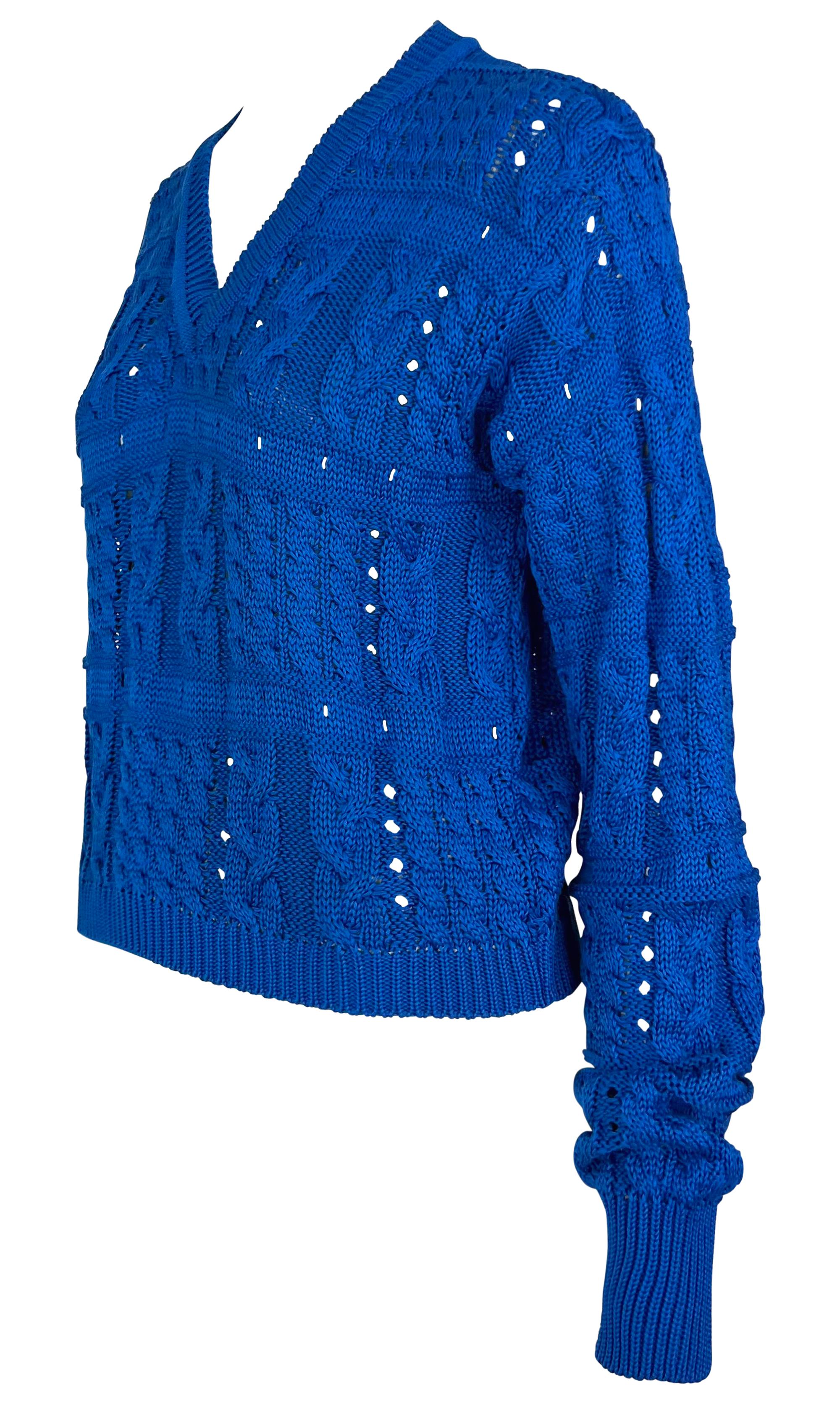 S/S 1994 - Gianni Versace Runway - Pull bleu vif à col en V et maille câble Excellent état - En vente à West Hollywood, CA