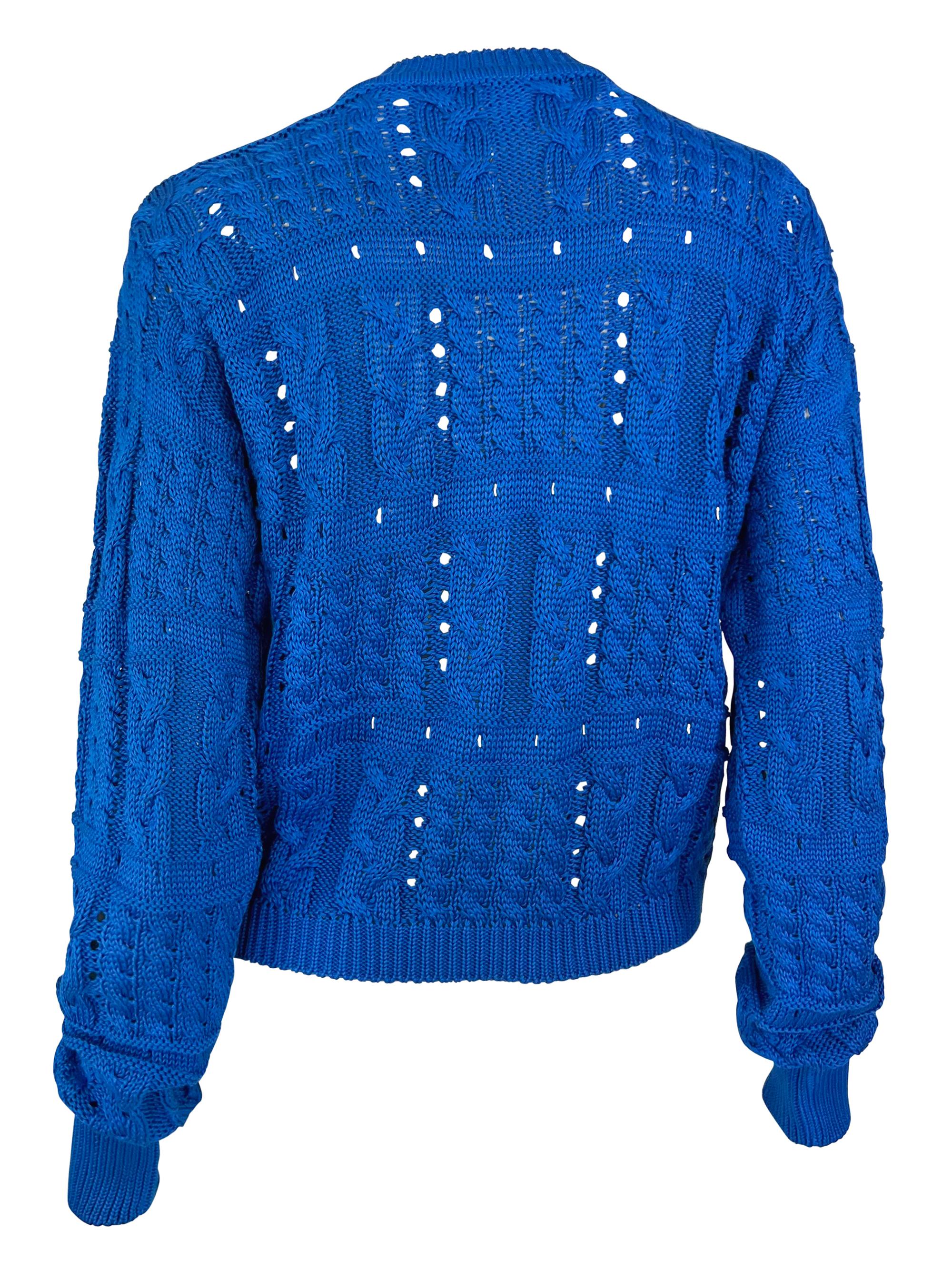S/S 1994 - Gianni Versace Runway - Pull bleu vif à col en V et maille câble en vente 2