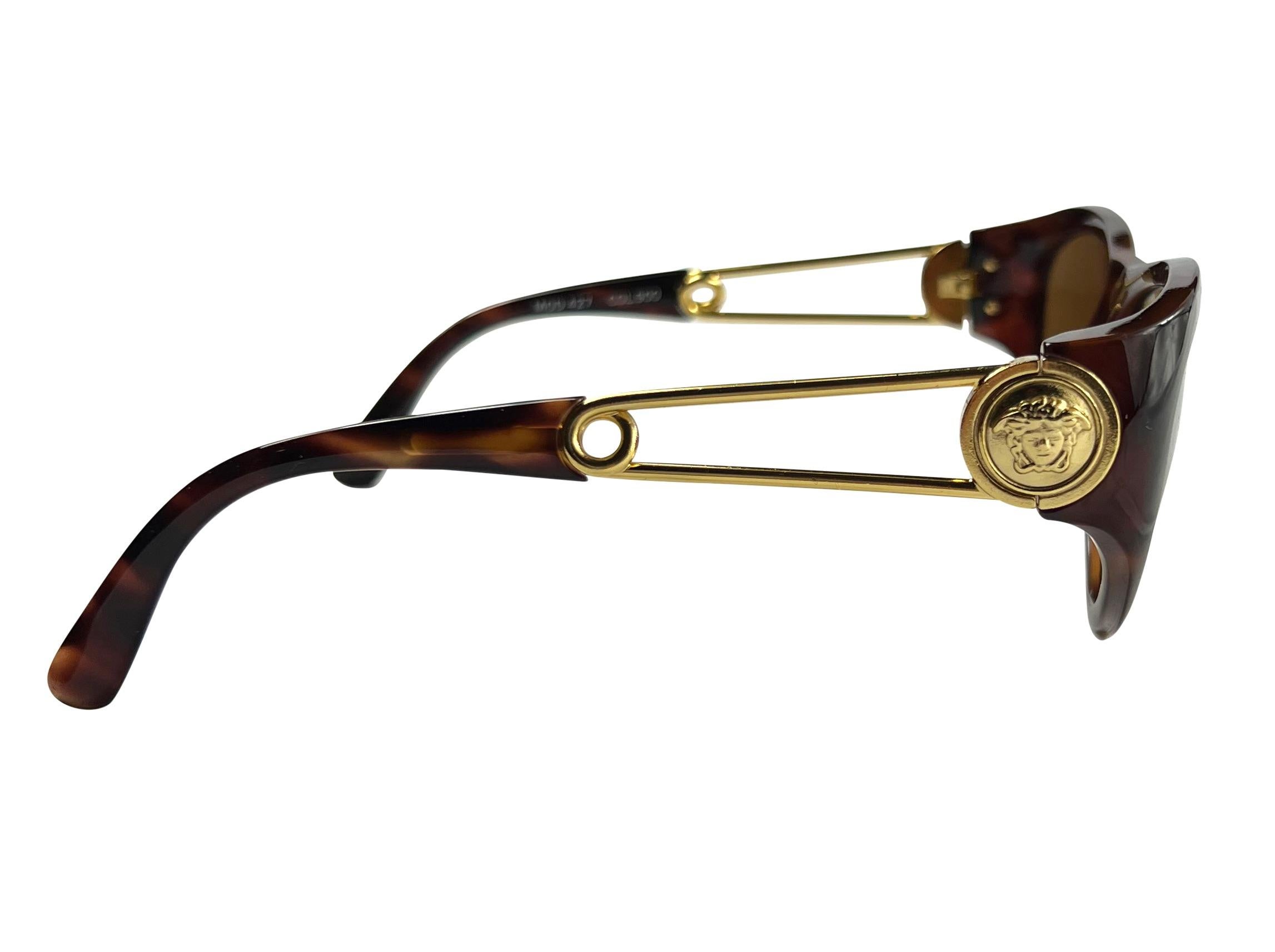 S/S 1994 Gianni Versace Safety Pin Medusa Gold Brown Acetate Sunglasses Bon état - En vente à West Hollywood, CA