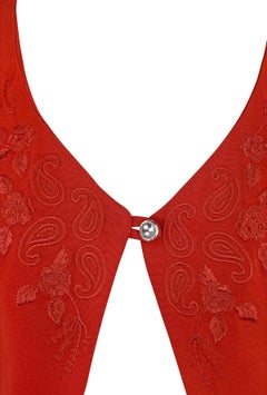 Top rosso aperto e ricamato con strass della collezione S/S 1994 Rifat Ozbek