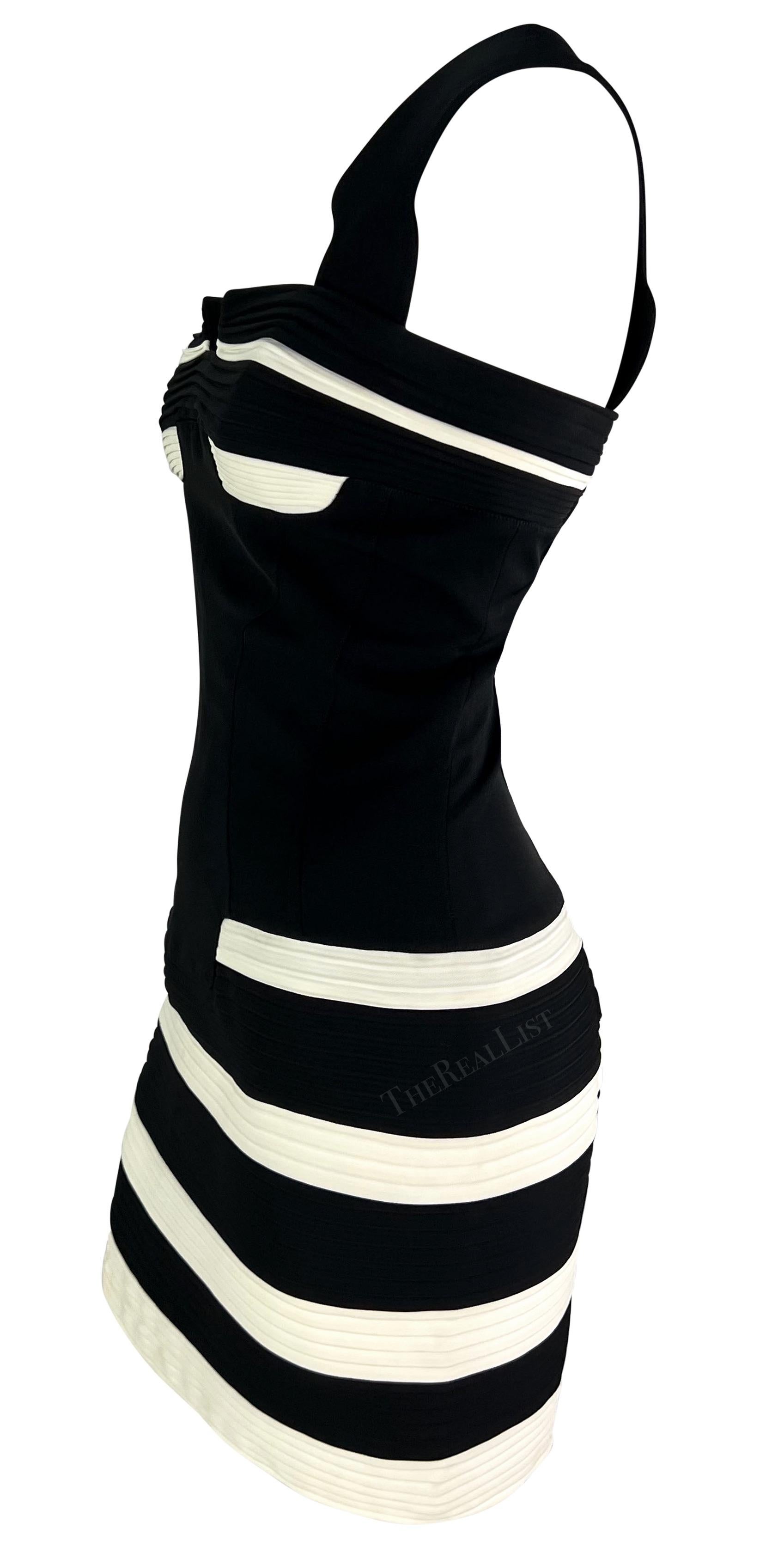 Mini-robe moulante noire et blanche à plis accordéon Thierry Mugler défilé P/E 1994 en vente 2