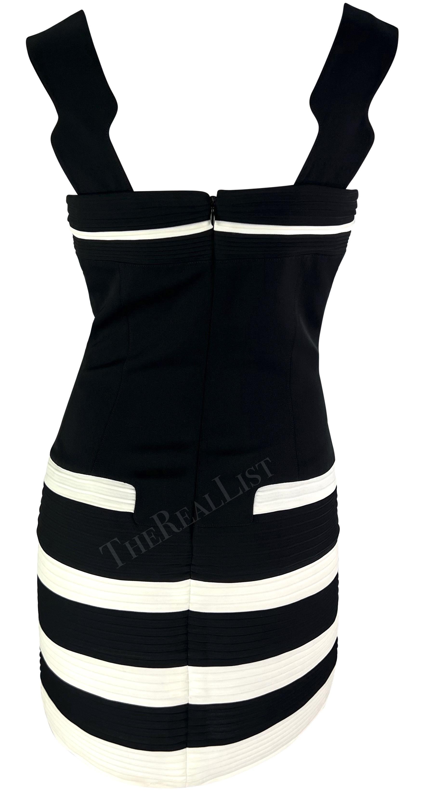 Mini-robe moulante noire et blanche à plis accordéon Thierry Mugler défilé P/E 1994 en vente 3