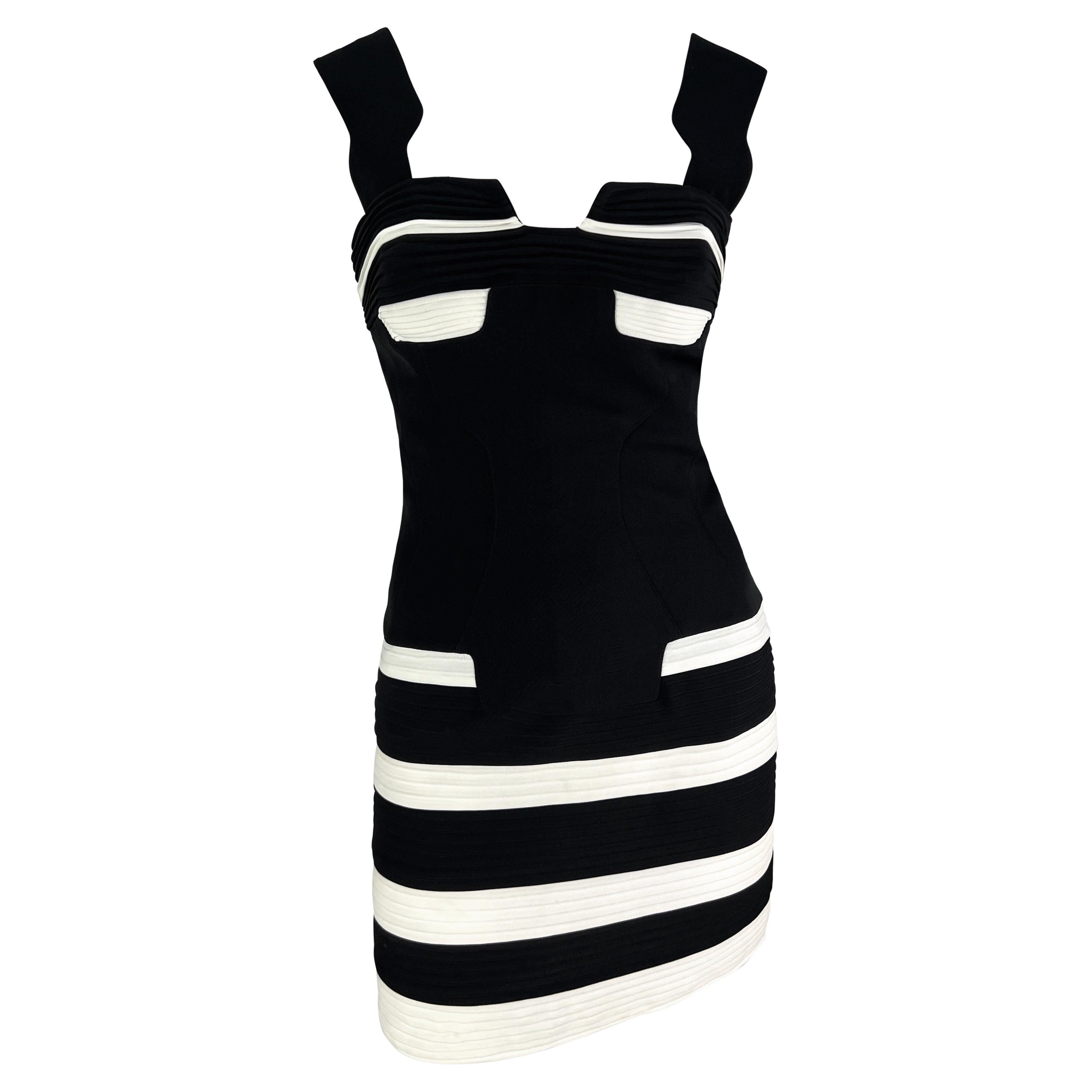 Mini-robe moulante noire et blanche à plis accordéon Thierry Mugler défilé P/E 1994 en vente