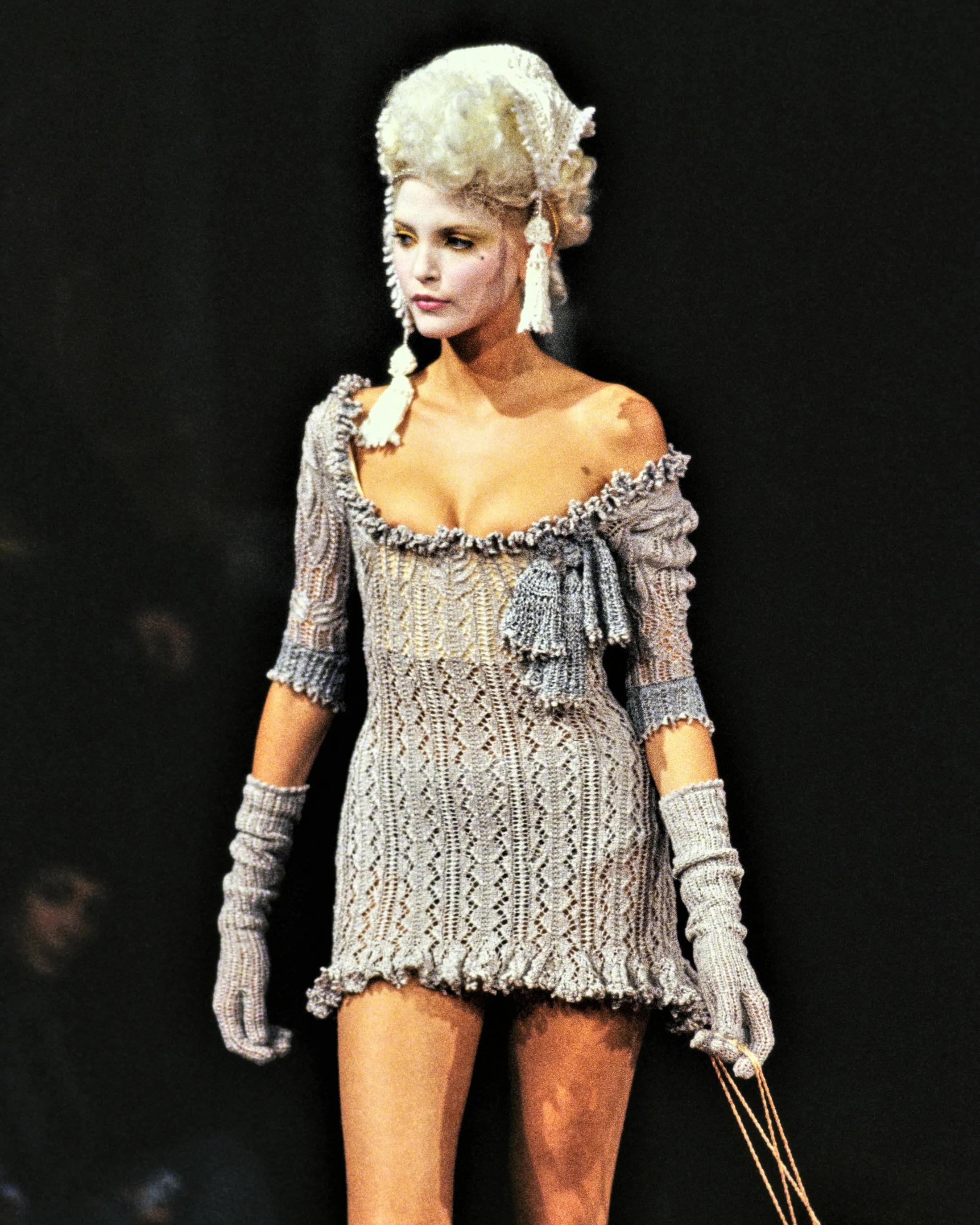 Ensemble haut et chapeau de la collection Cafe Society de Vivienne Westwood, P/E 1994 Excellent état - En vente à North Hollywood, CA