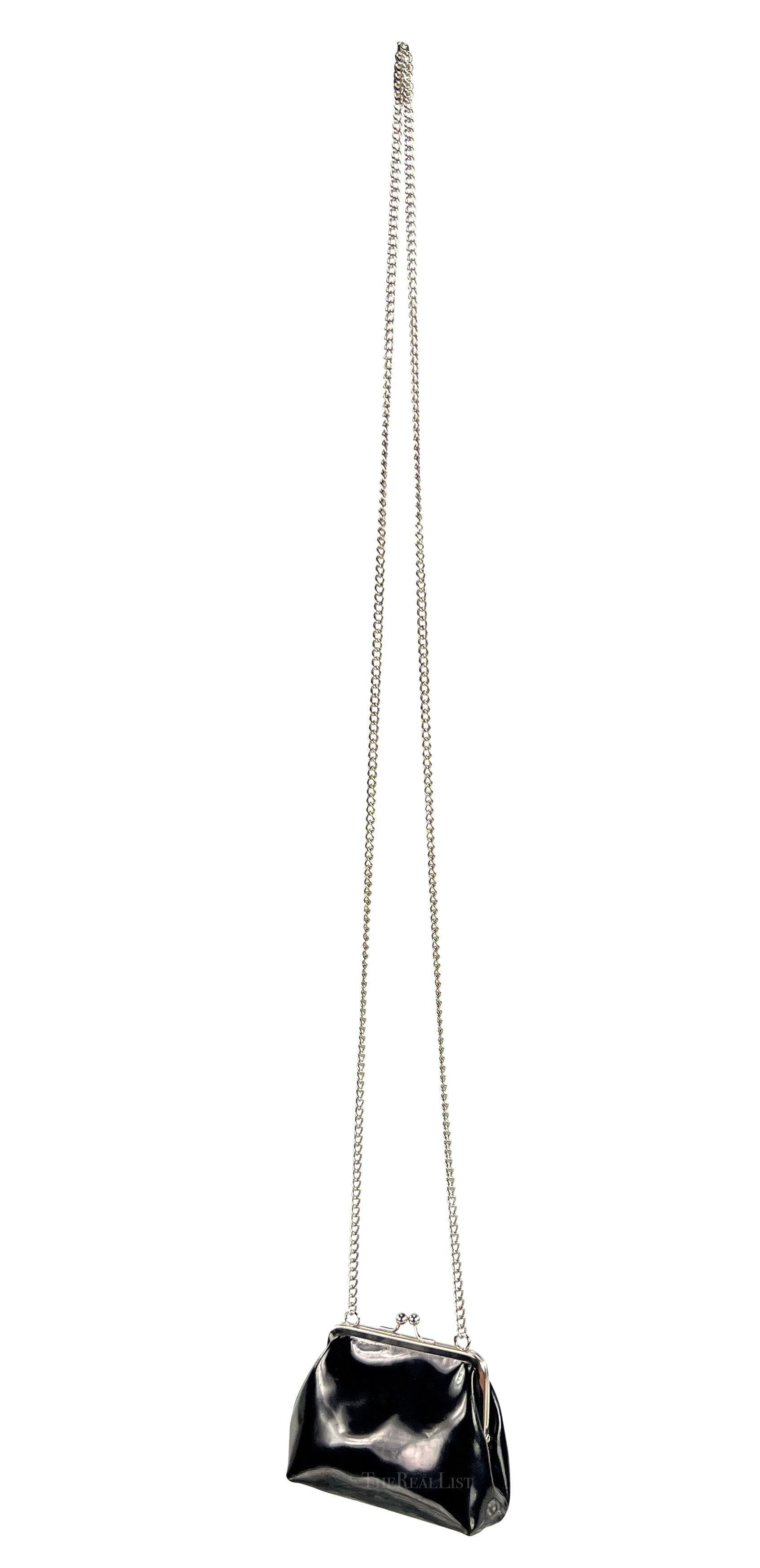 S/S 1995 Dolce & Gabbana Mini Kisslock Runway Crossbody en cuir verni noir en vente 6