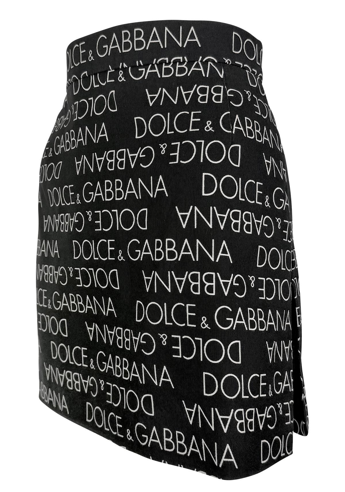 Nero P/E 1995 Dolce & Gabbana: minigonna in cotone nero con logo e spacco alto in vendita