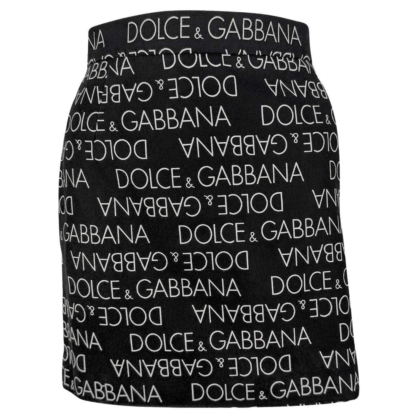 P/E 1995 Dolce & Gabbana: minigonna in cotone nero con logo e spacco alto in vendita