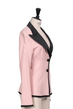 S/S 1995 Dolce & Gabbana Laufsteg Gut dokumentierte rosa schwarze Jacke im Smoking-Stil