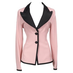 S/S 1995 Dolce & Gabbana Laufsteg Gut dokumentierte rosa schwarze Jacke im Smoking-Stil