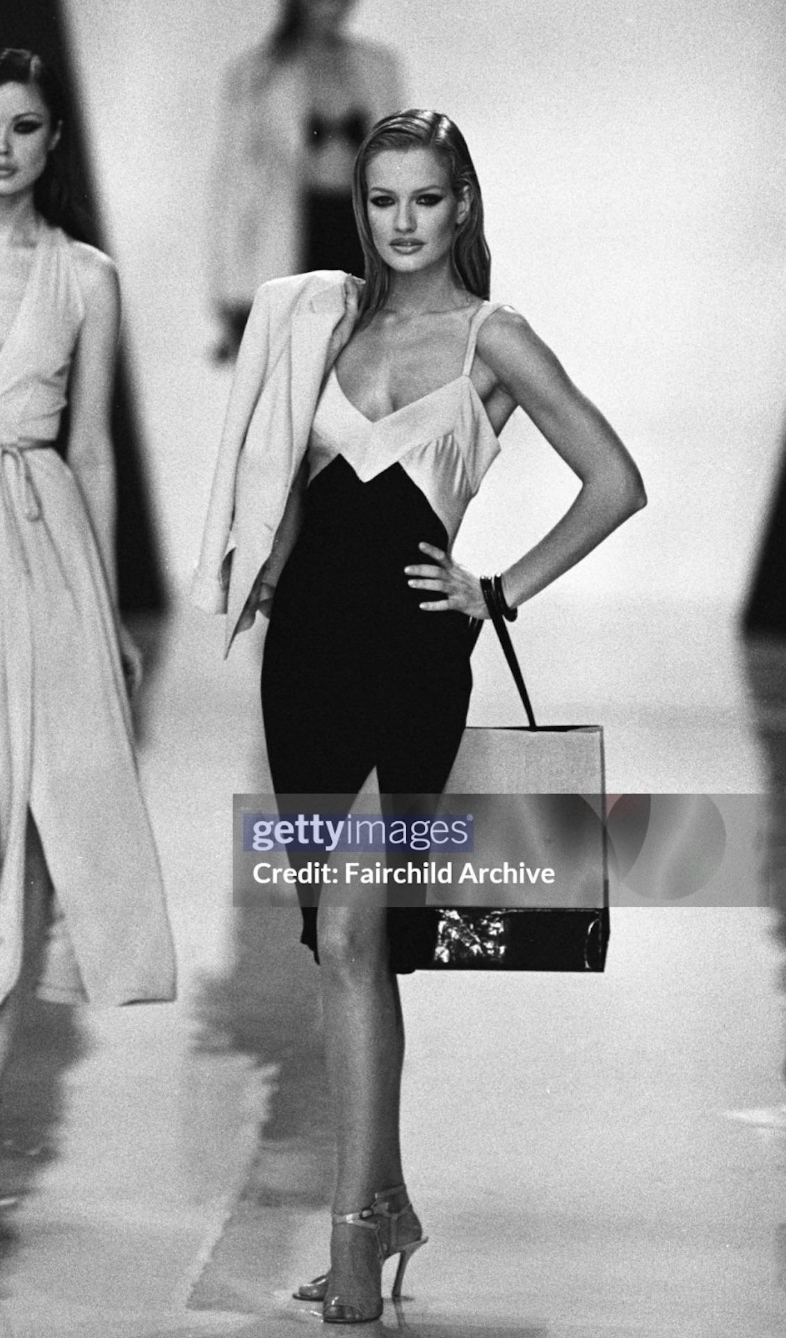 S/S 1995 Donna Karan Runway Tan Satin Black Bodycon Cocktail Dress Excellent état - En vente à West Hollywood, CA