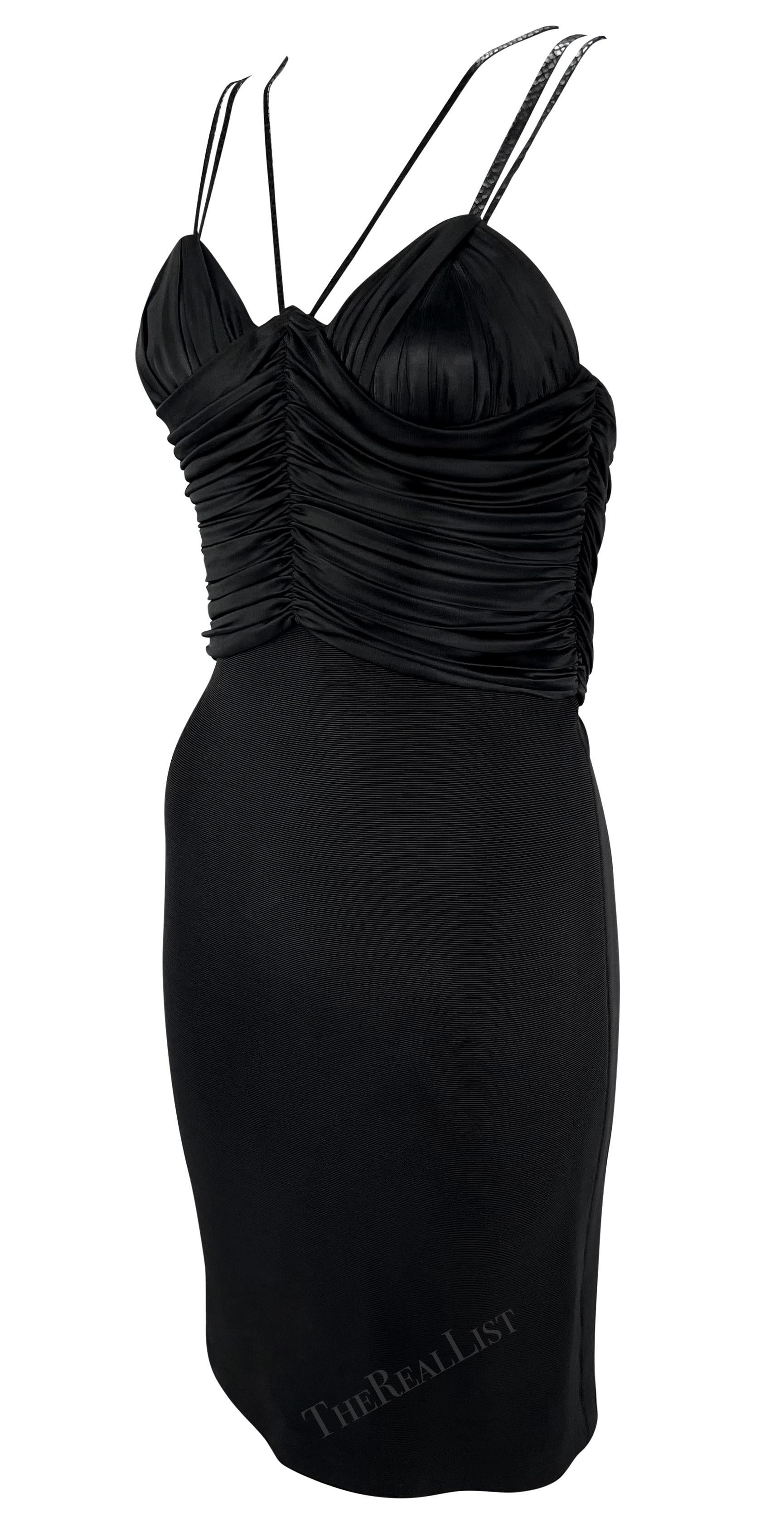 S/S 1995 Gianni Versace - Mini robe à bretelles en cuir extensible froncé et bodyon noir Excellent état - En vente à West Hollywood, CA
