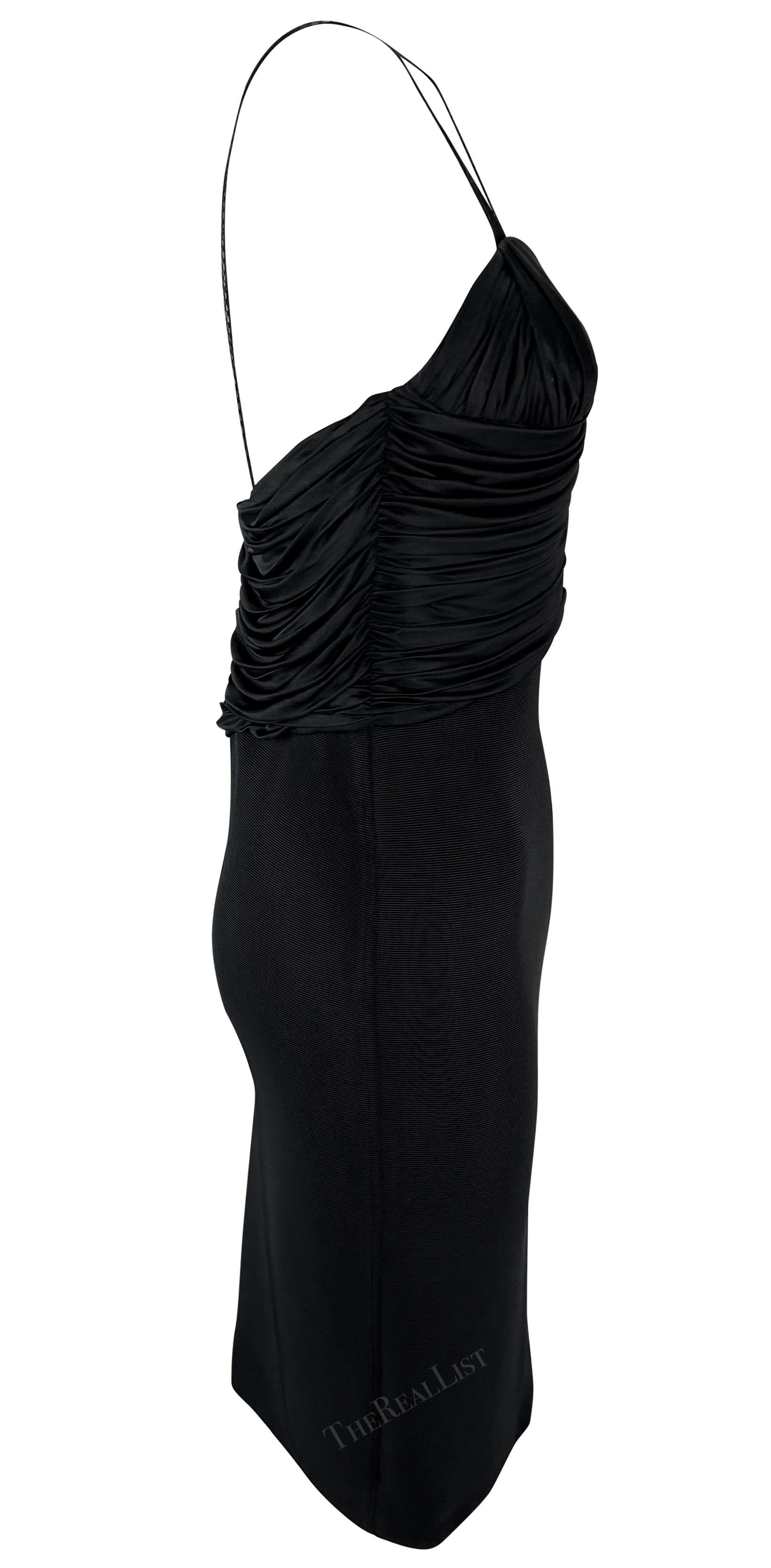S/S 1995 Gianni Versace - Mini robe à bretelles en cuir extensible froncé et bodyon noir en vente 2
