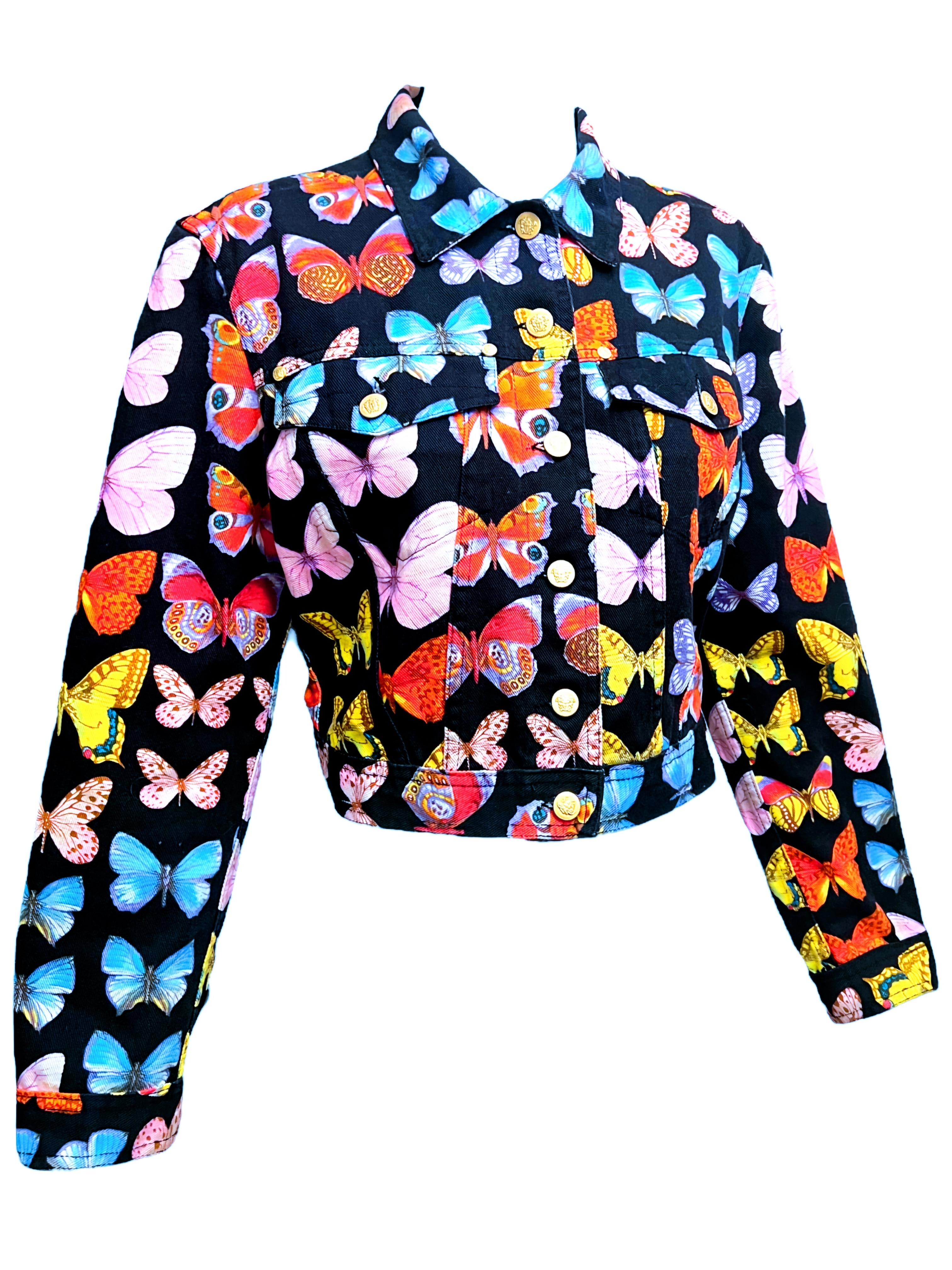 Versace butterfly printed jacket from Spring Summer 1995.

Black denim jacket printed with an energetic and vibrant butterfly motif throughout.
Gold Medusa buttons
Front chest pockets

Size: Small

Condition: Excellent condition. Light wear