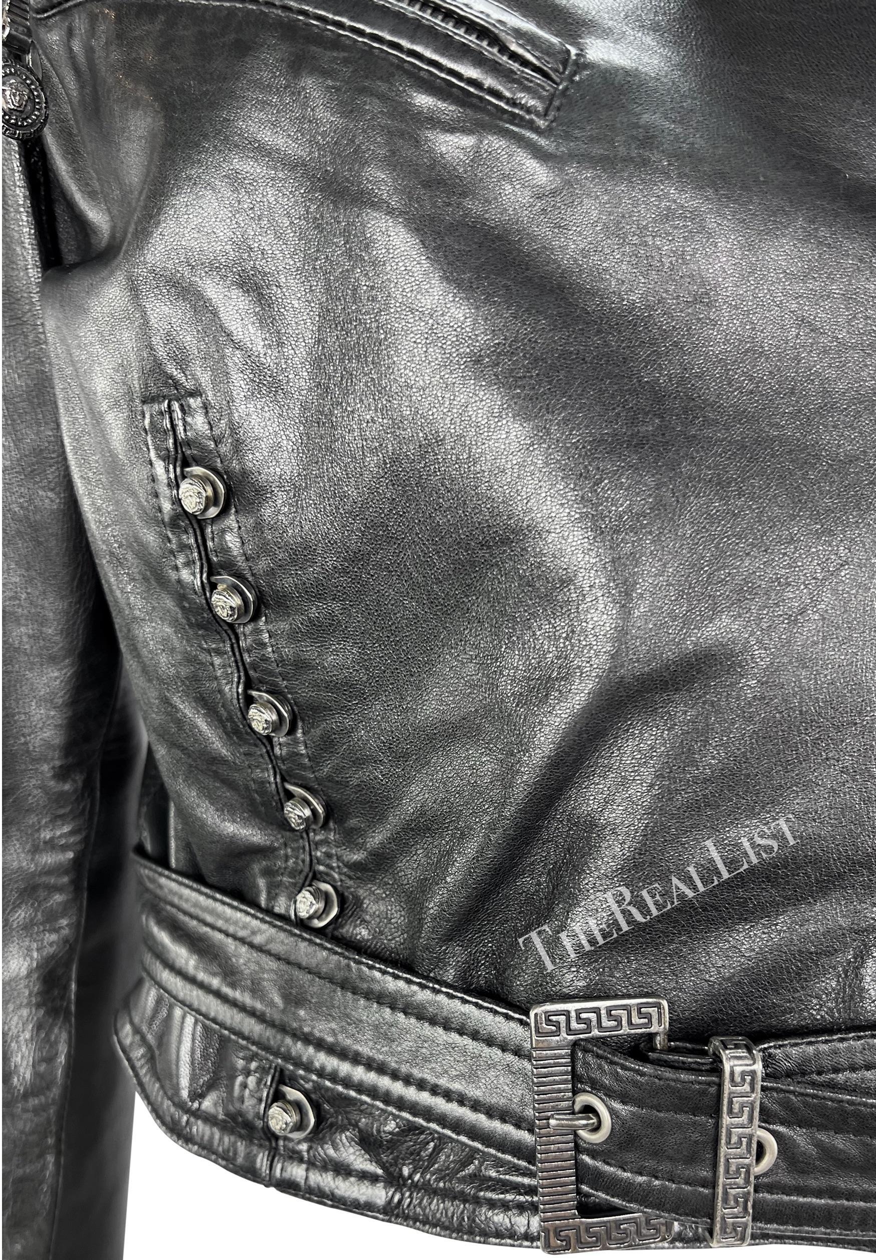 S/S 1995 Gianni Versace Chaqueta de piel negra recortada estilo corsé en venta 2