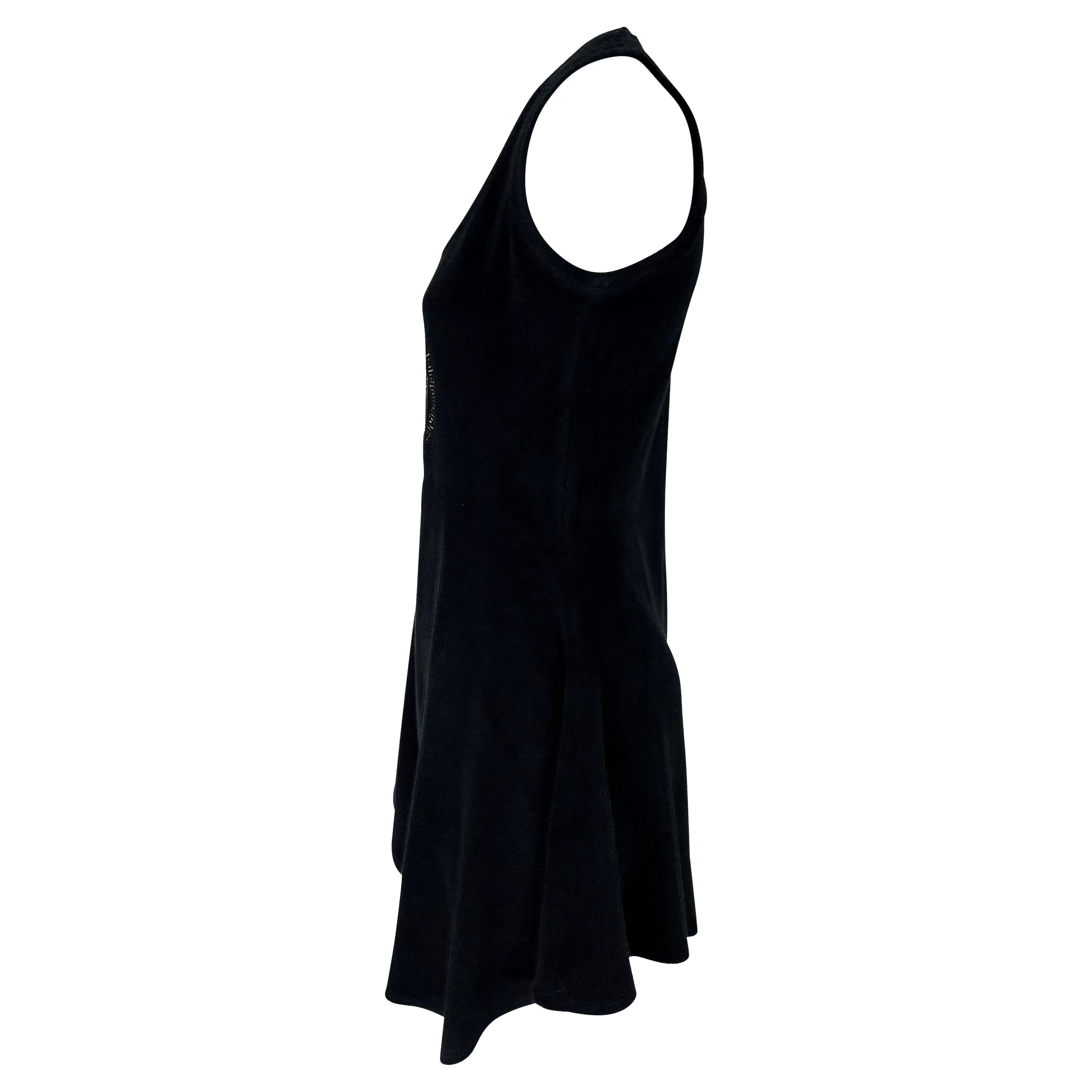 Noir S/S 1995 Gianni Versace Mini robe évasée en tissu éponge brodé Medusa noir en vente